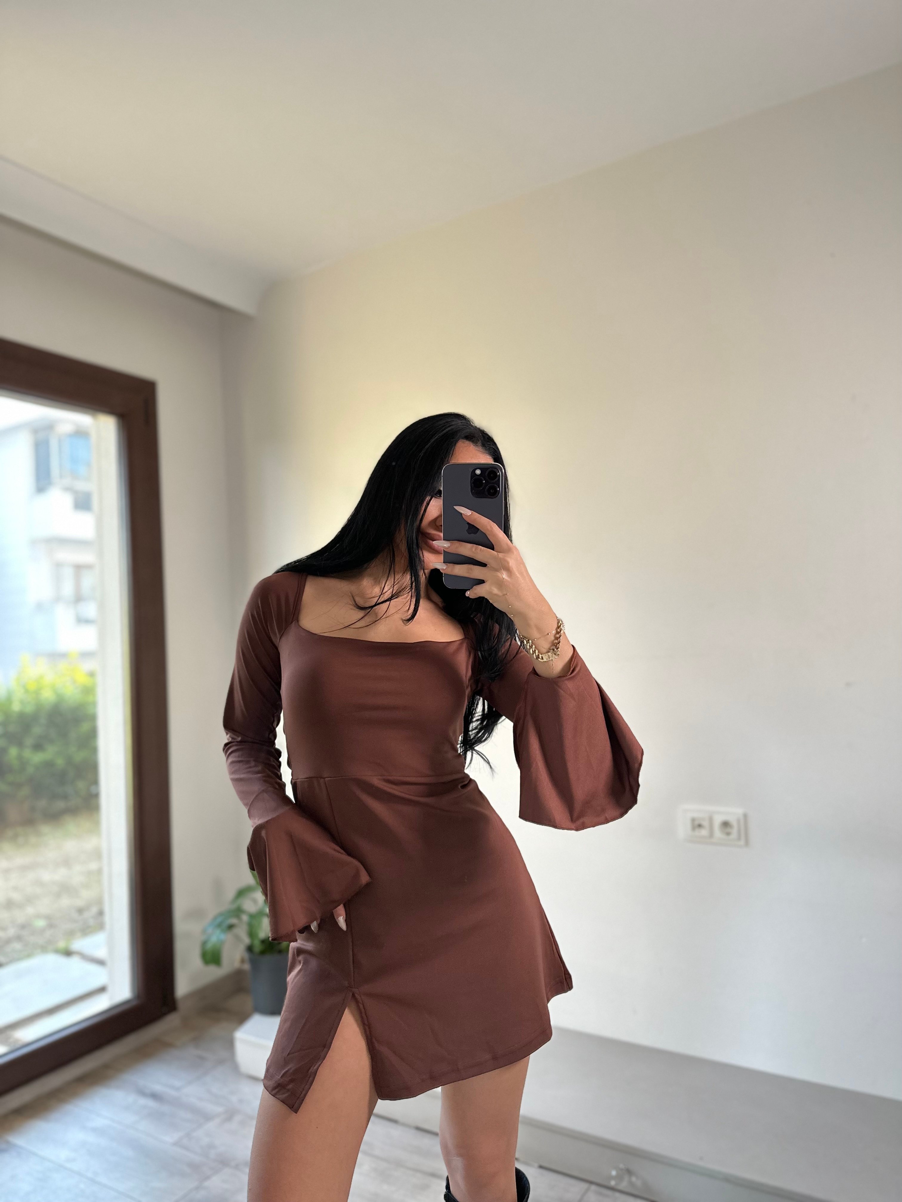 Molly Yırtmaçlı Balon Kol Elbise