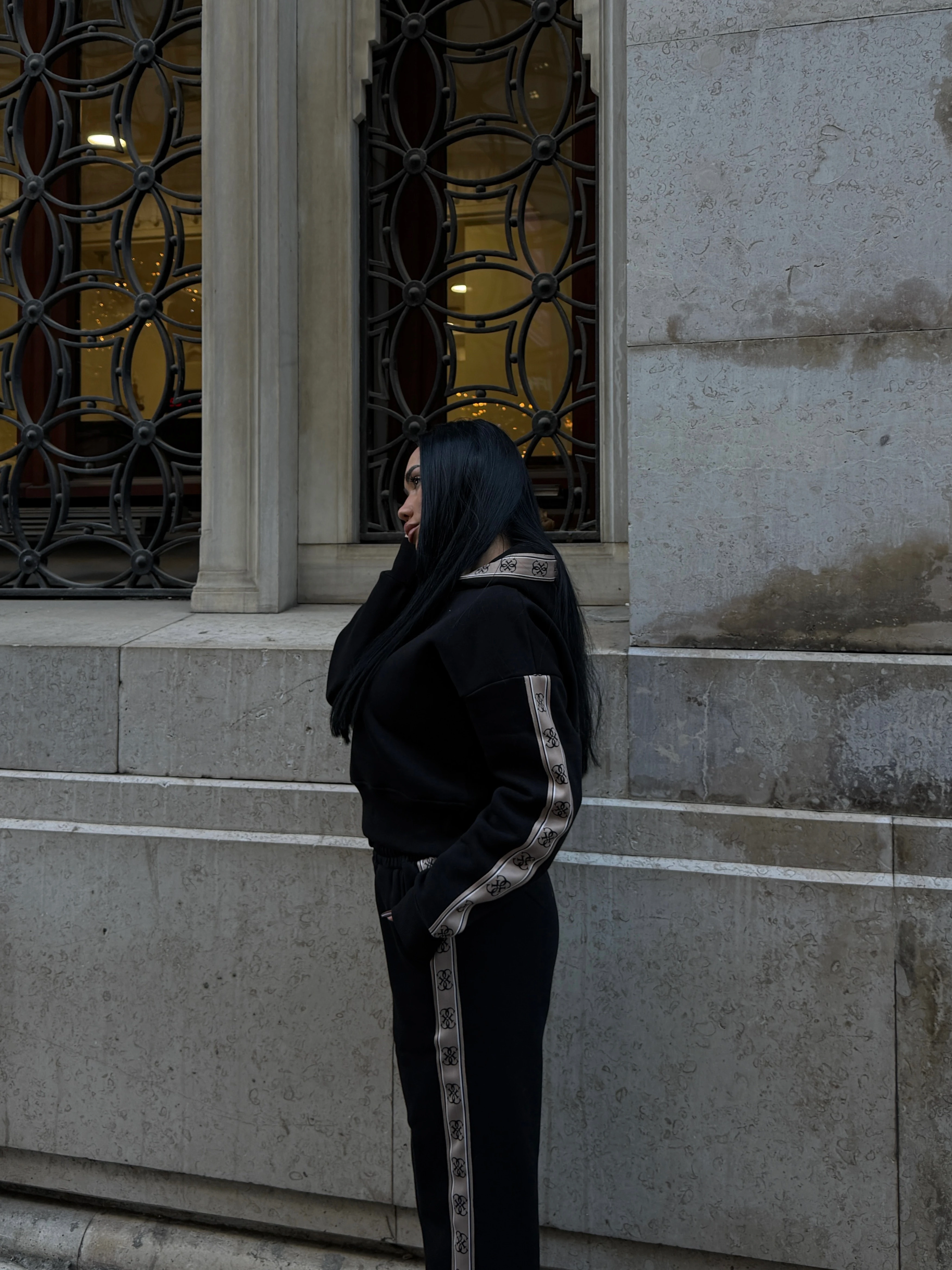 Guess Kapüşonlu Sweatshirt ve Bol Paça Eşofman Takım