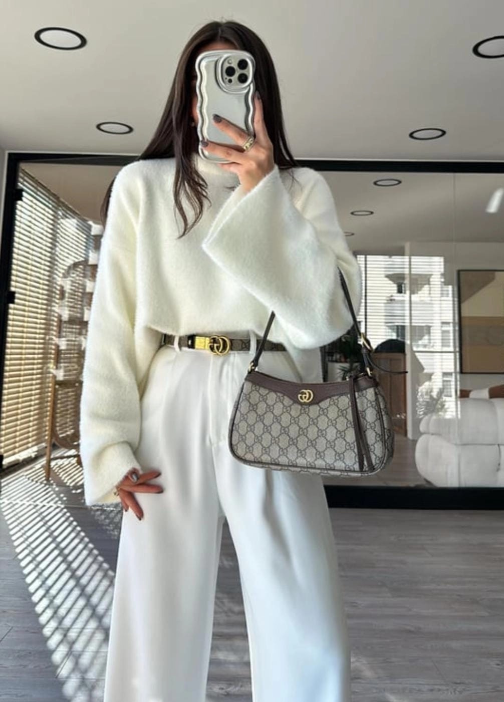 Geniş Kol Detaylı Marka Model Yumoş Kazak