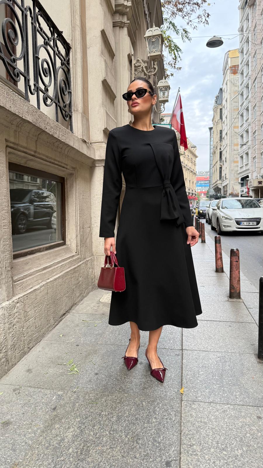 FİYONK DETAYLI ÇELİK ÖRME ELBİSE - Siyah