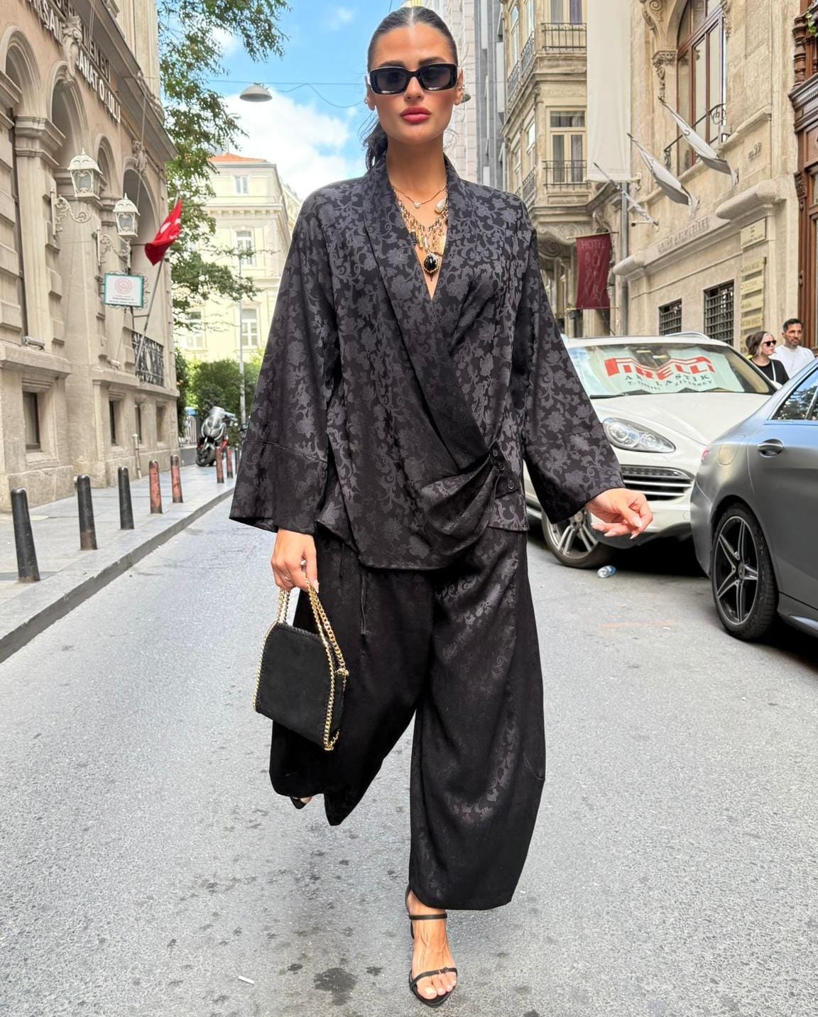 JAKARLI DUGME DETAYLI TAKIM