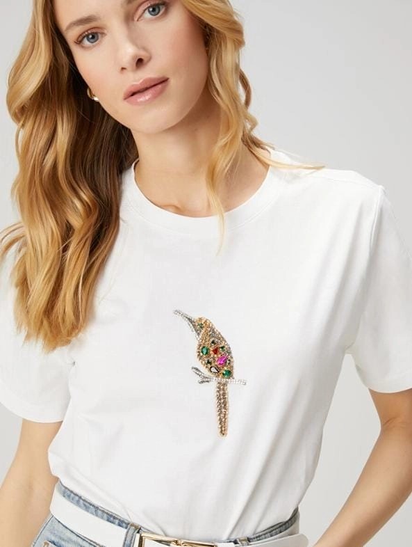 Marka Model Papağan Taş Detayli tshirt