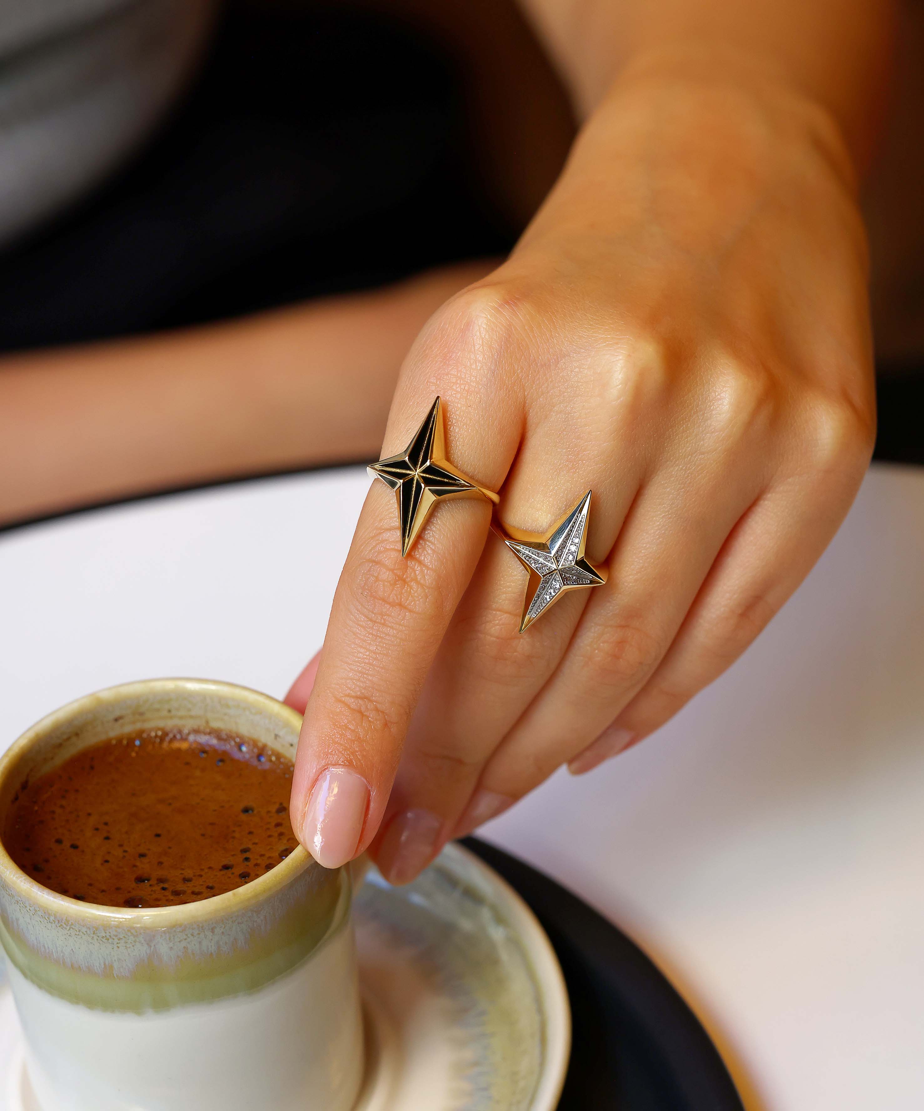 Altın Siyah Kuzey Yıldızı Yüzük