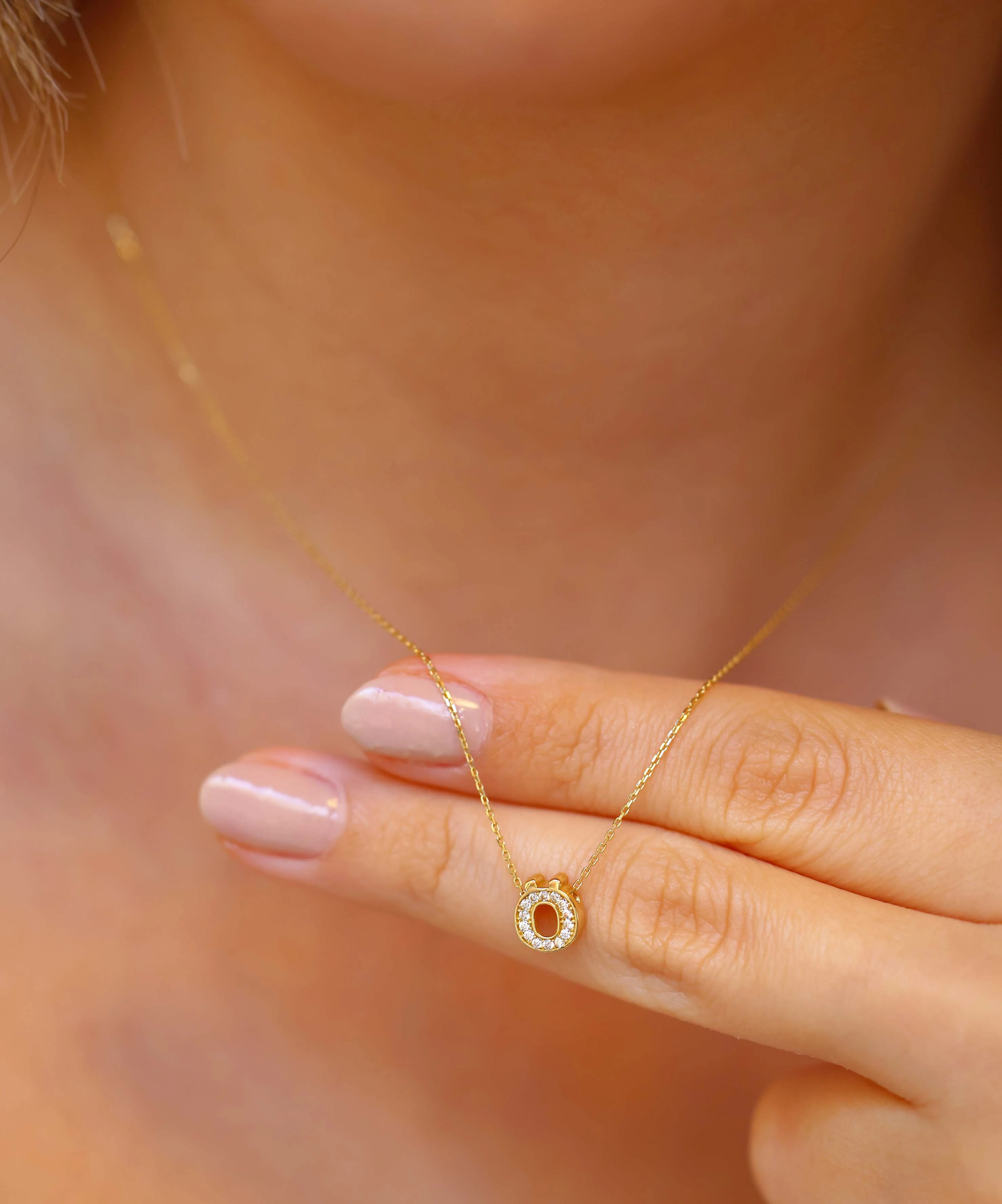 Altın Taşlı Ö Harf Kolye