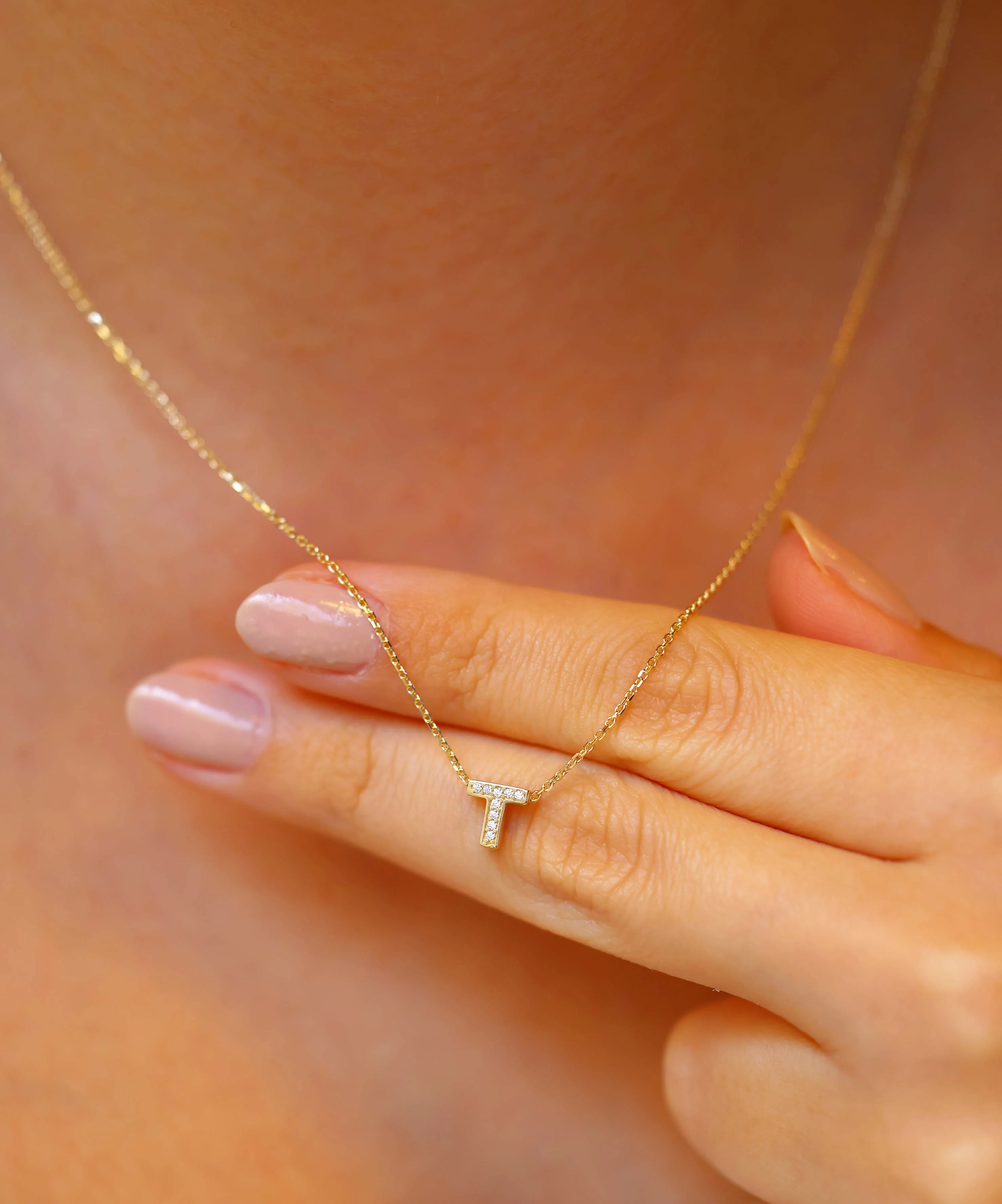 Altın Taşlı T Harf Kolye