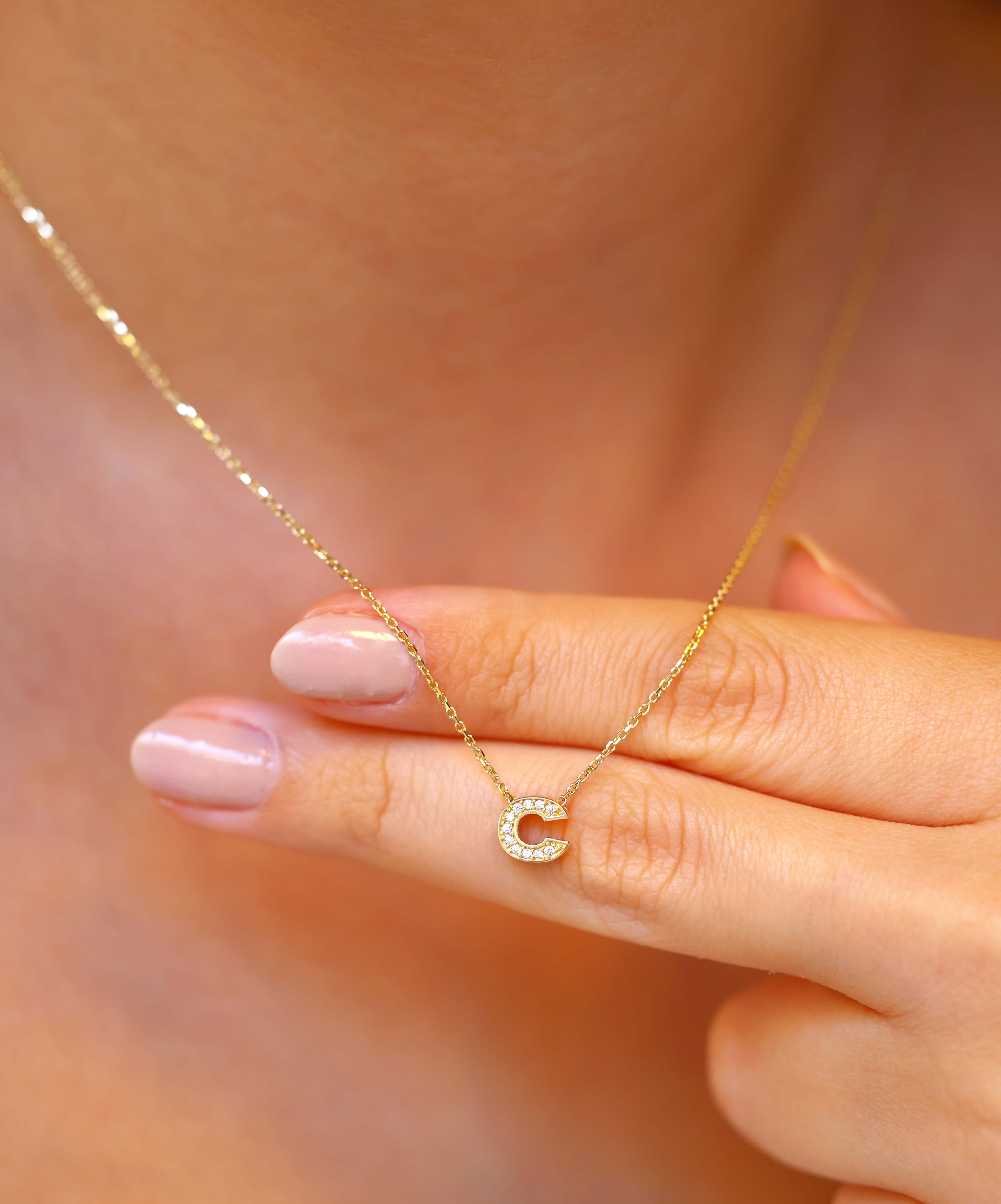 Altın Taşlı C Harf Kolye