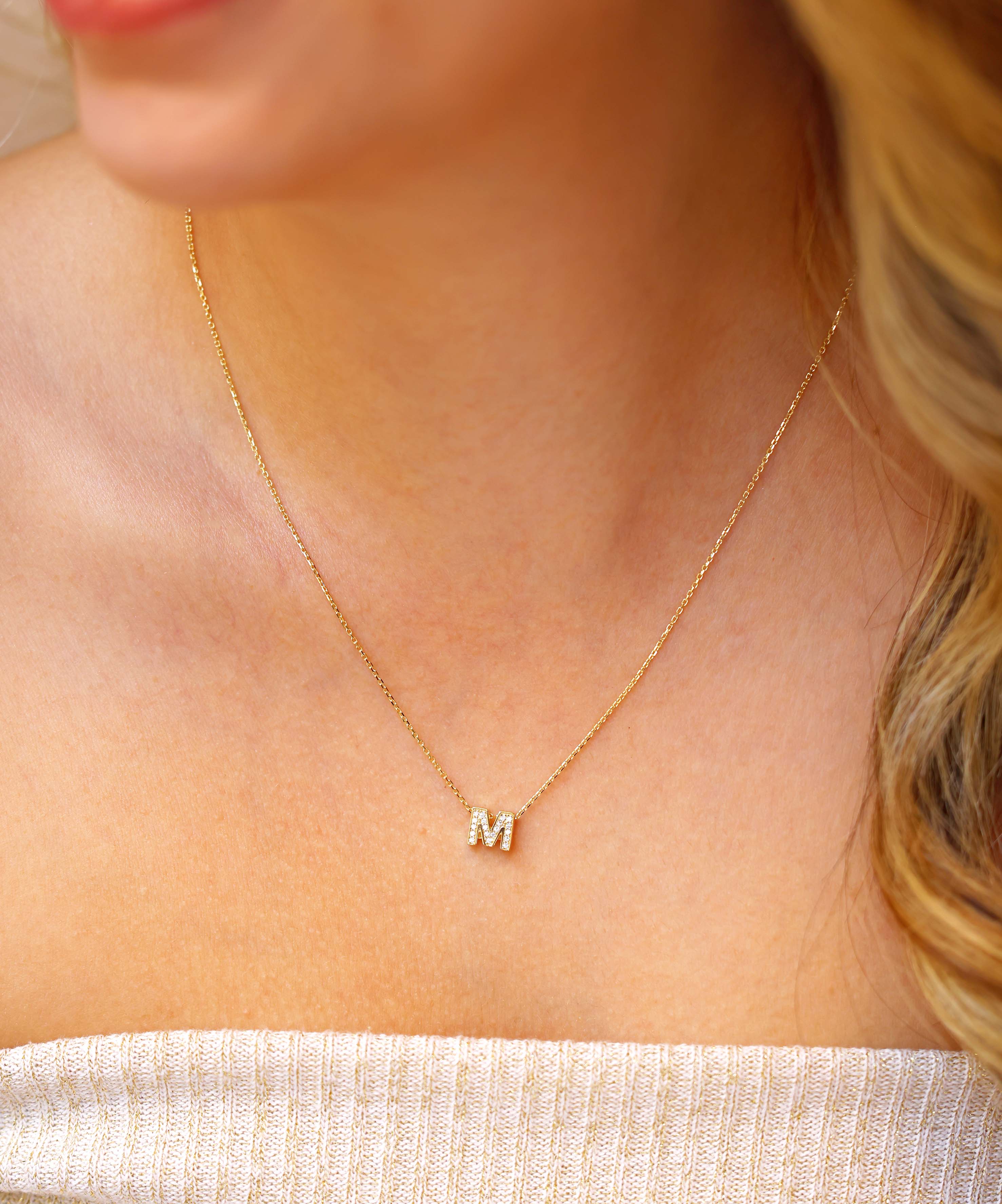 Altın Taşlı M Harf Kolye