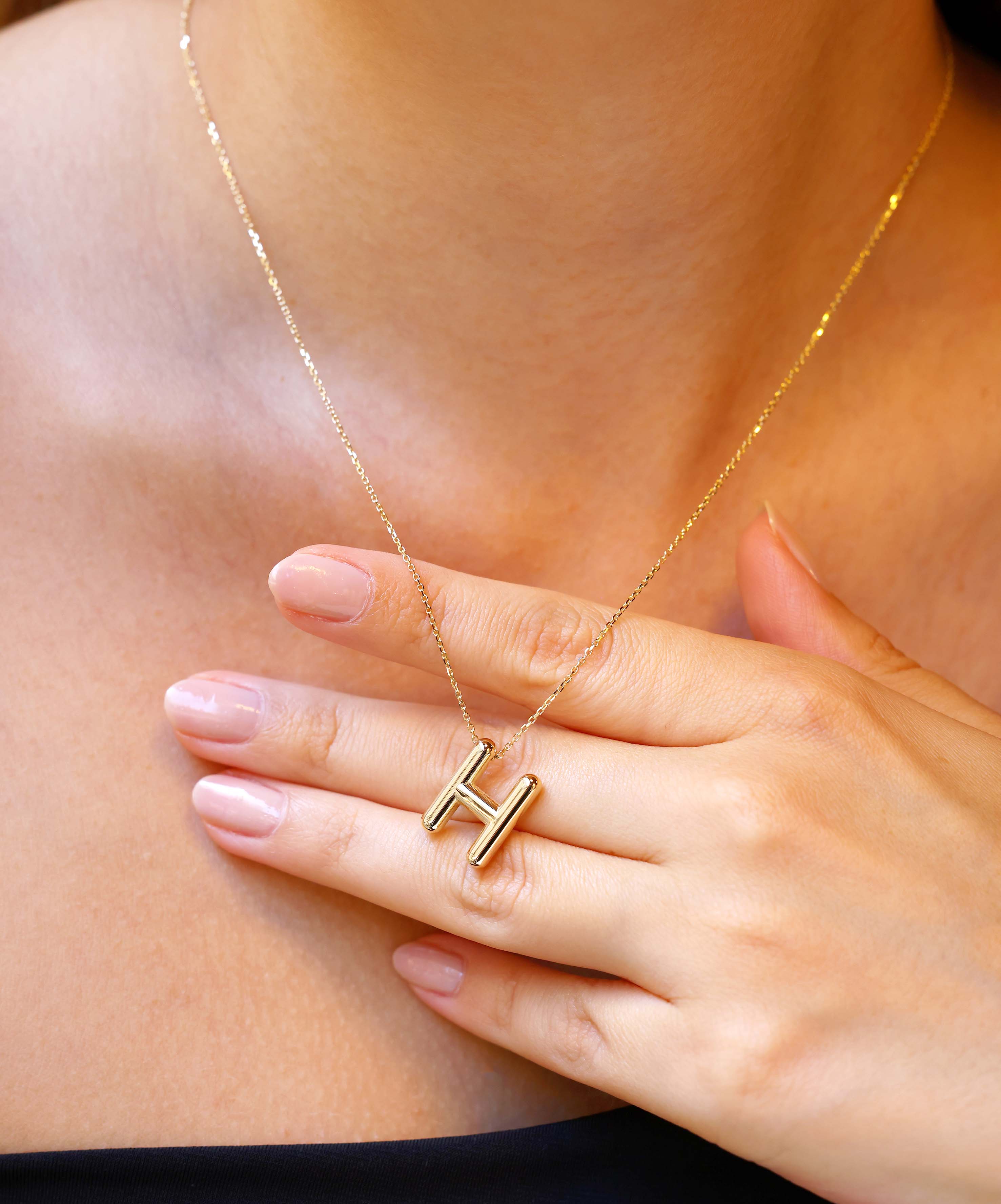 Altın Balon H Harf Kolye