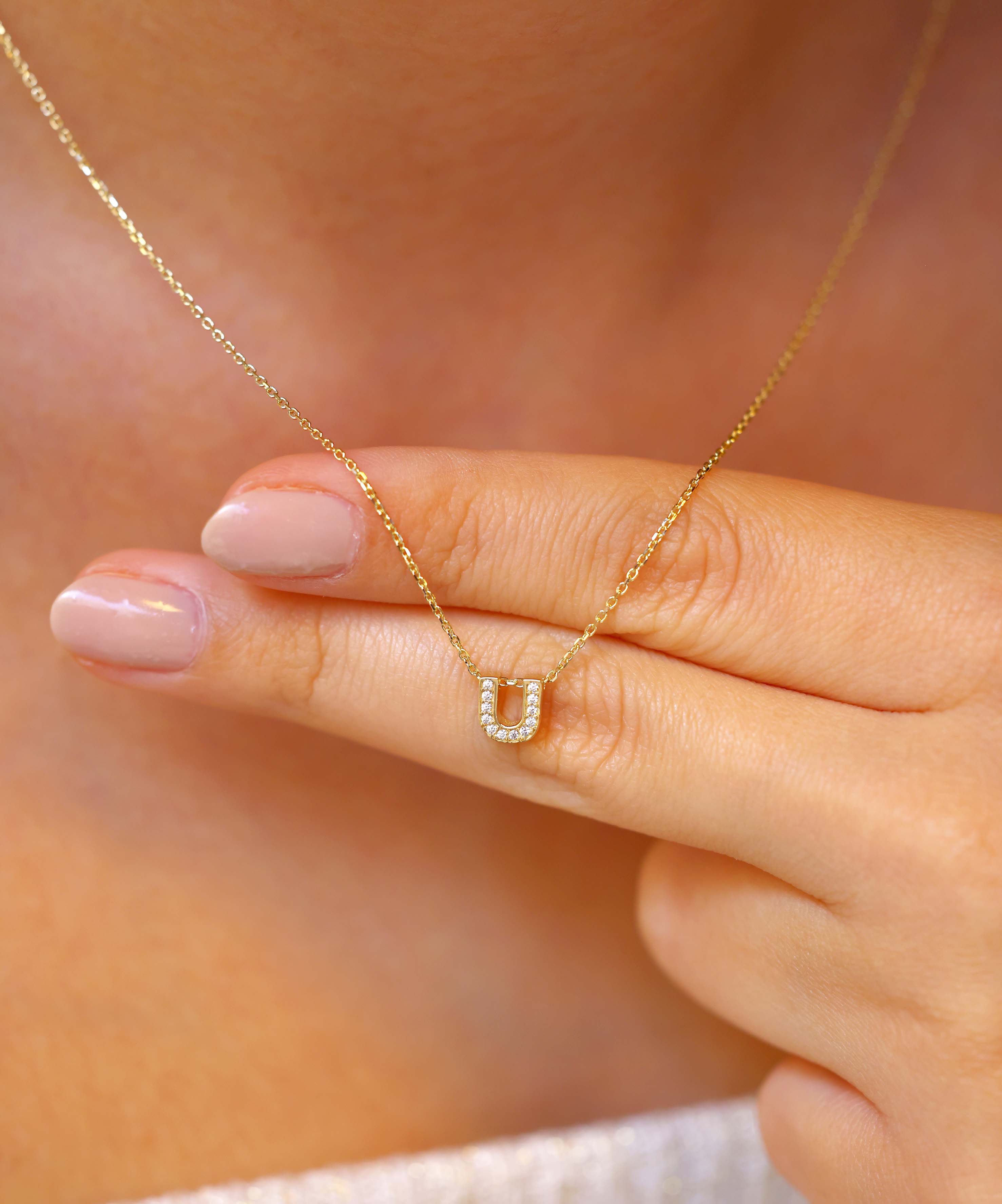 Altın Taşlı U Harf Kolye