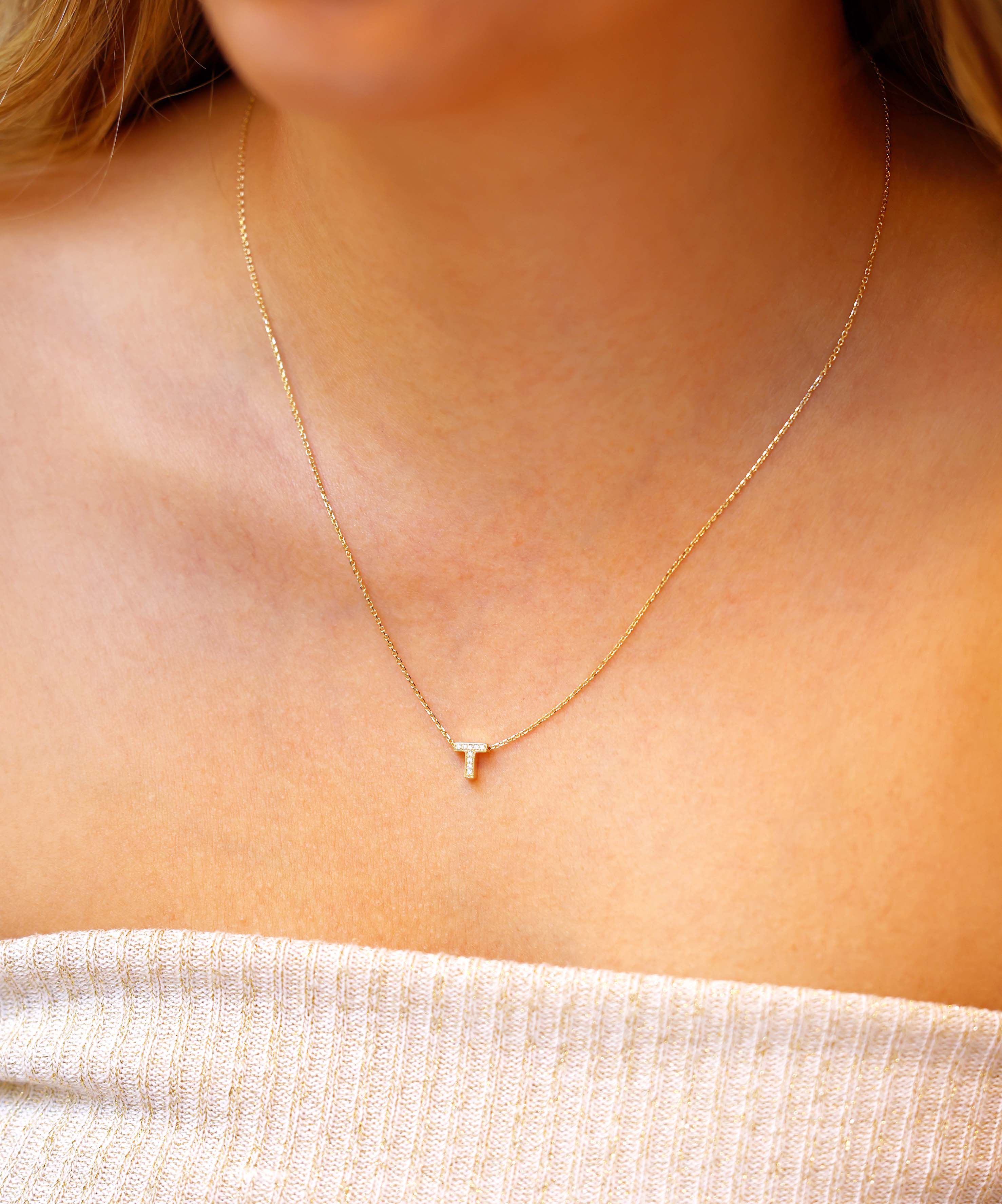 Altın Taşlı T Harf Kolye