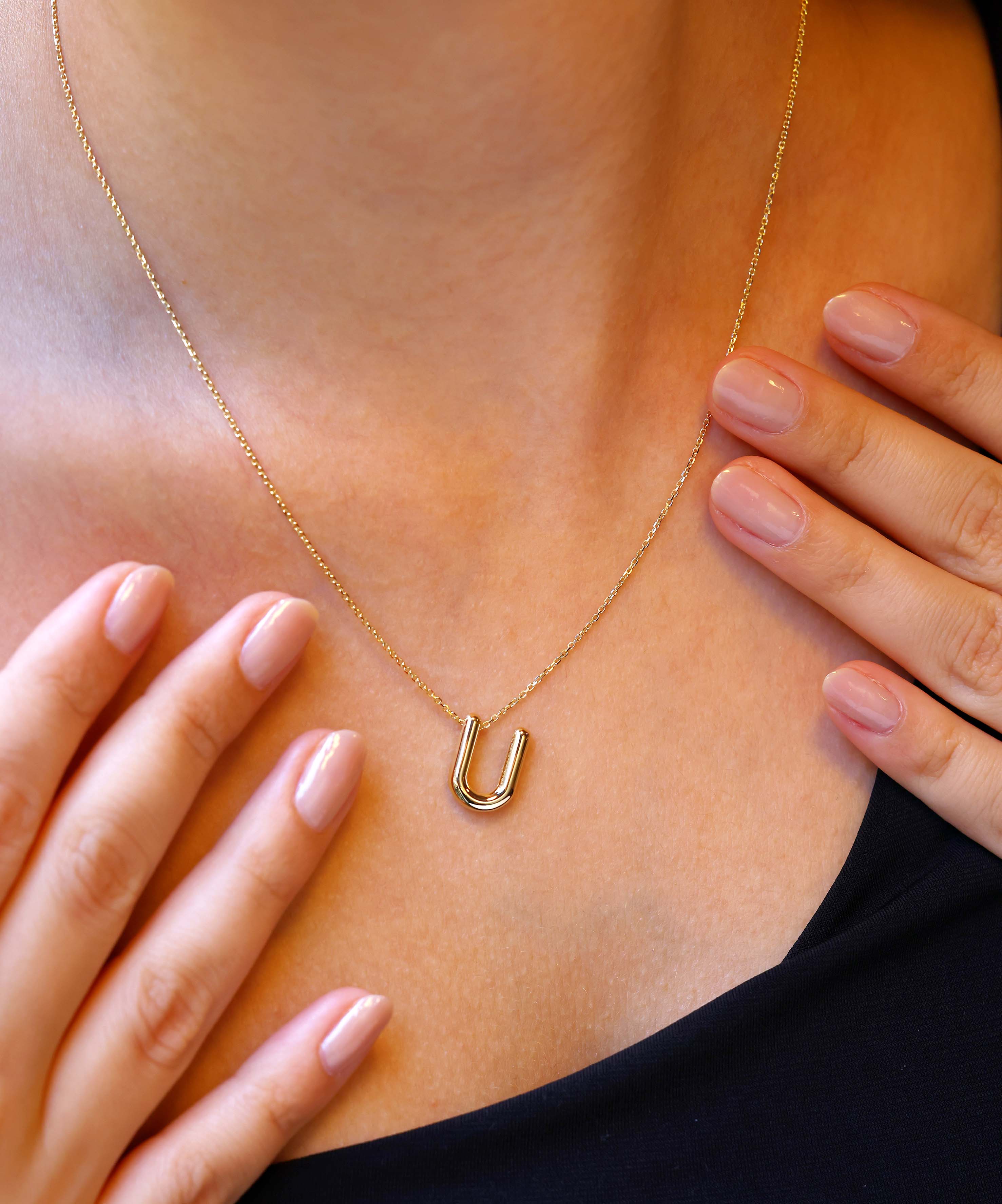 Altın Balon U Harf Kolye