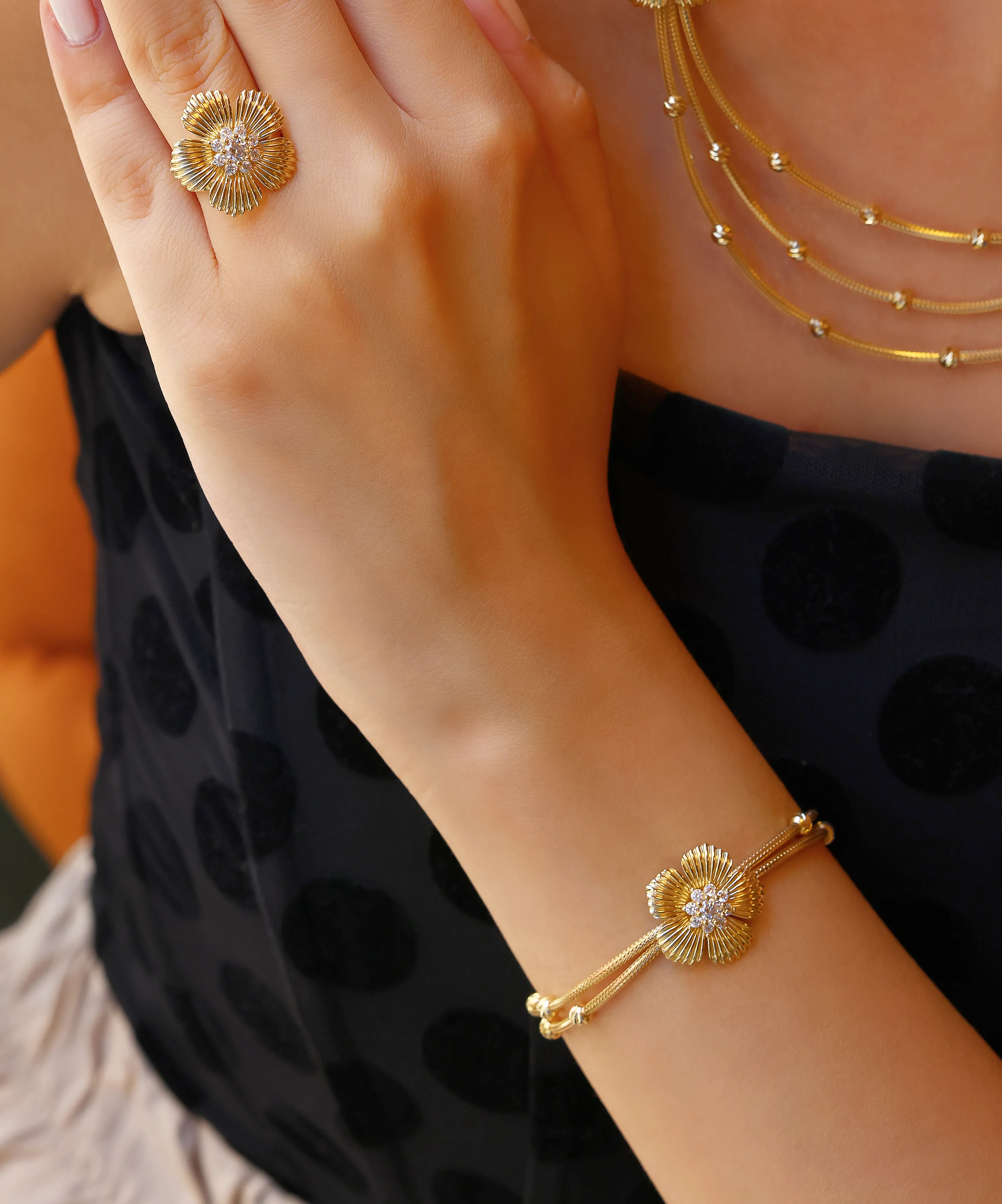 Altın Dorika Çiçek Taşlı Bileklik