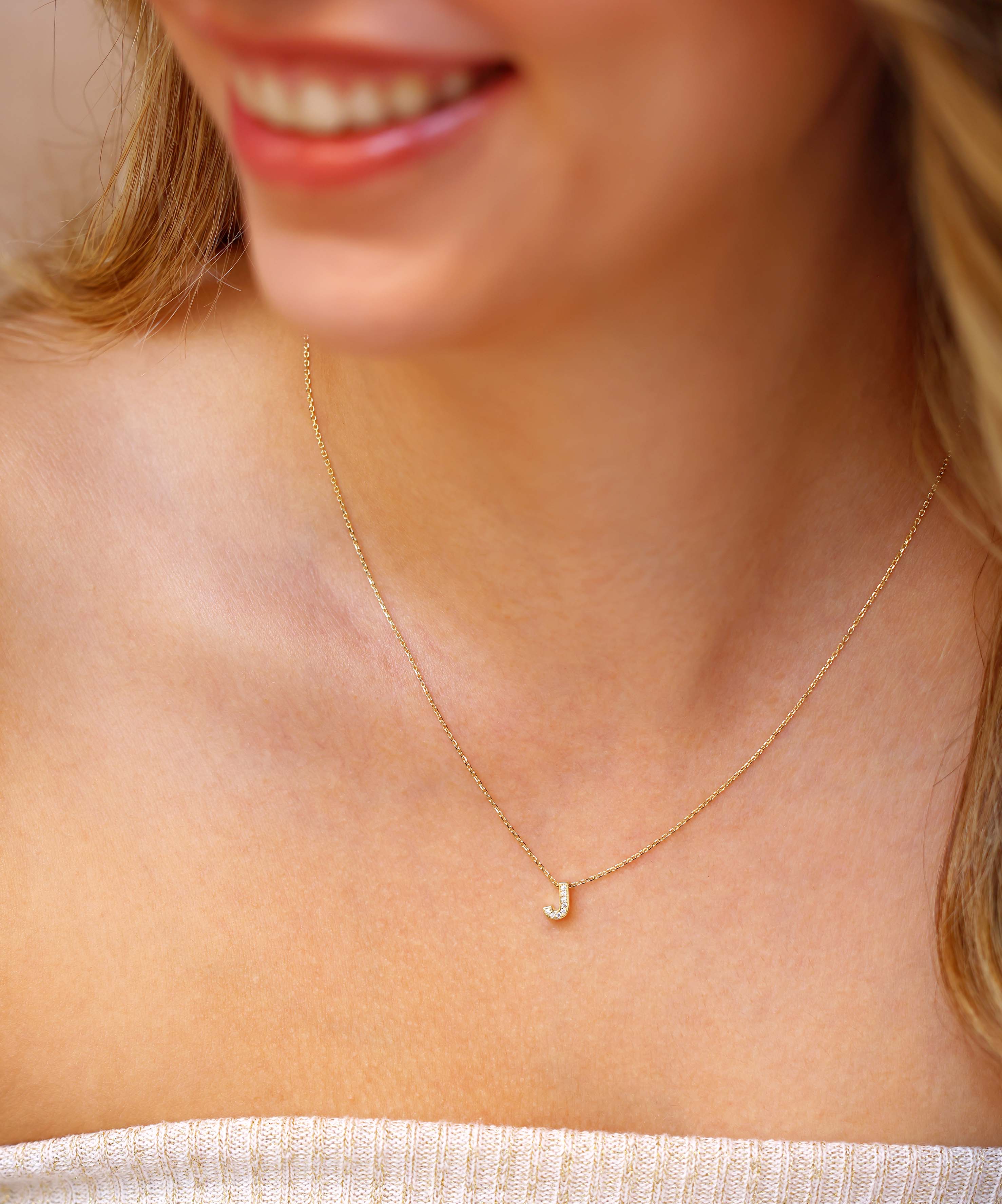 Altın Taşlı J Harf Kolye