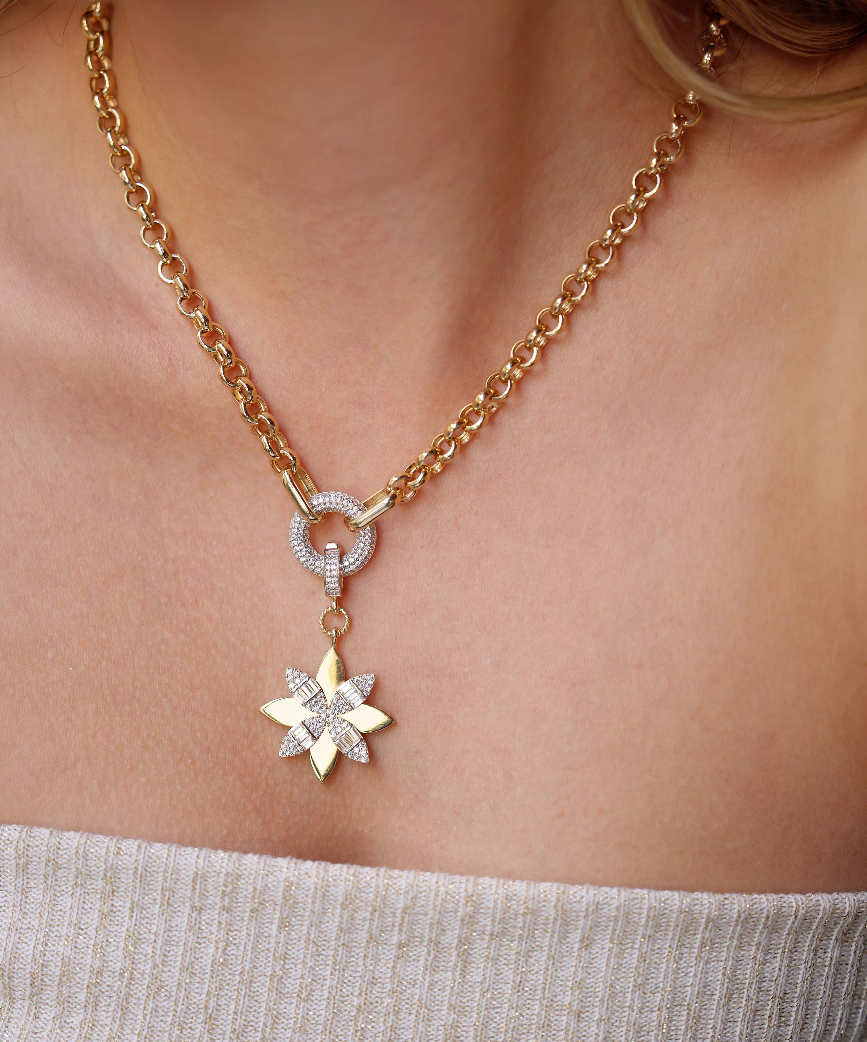 Altın Taşlı Çiçek Kolye Ucu