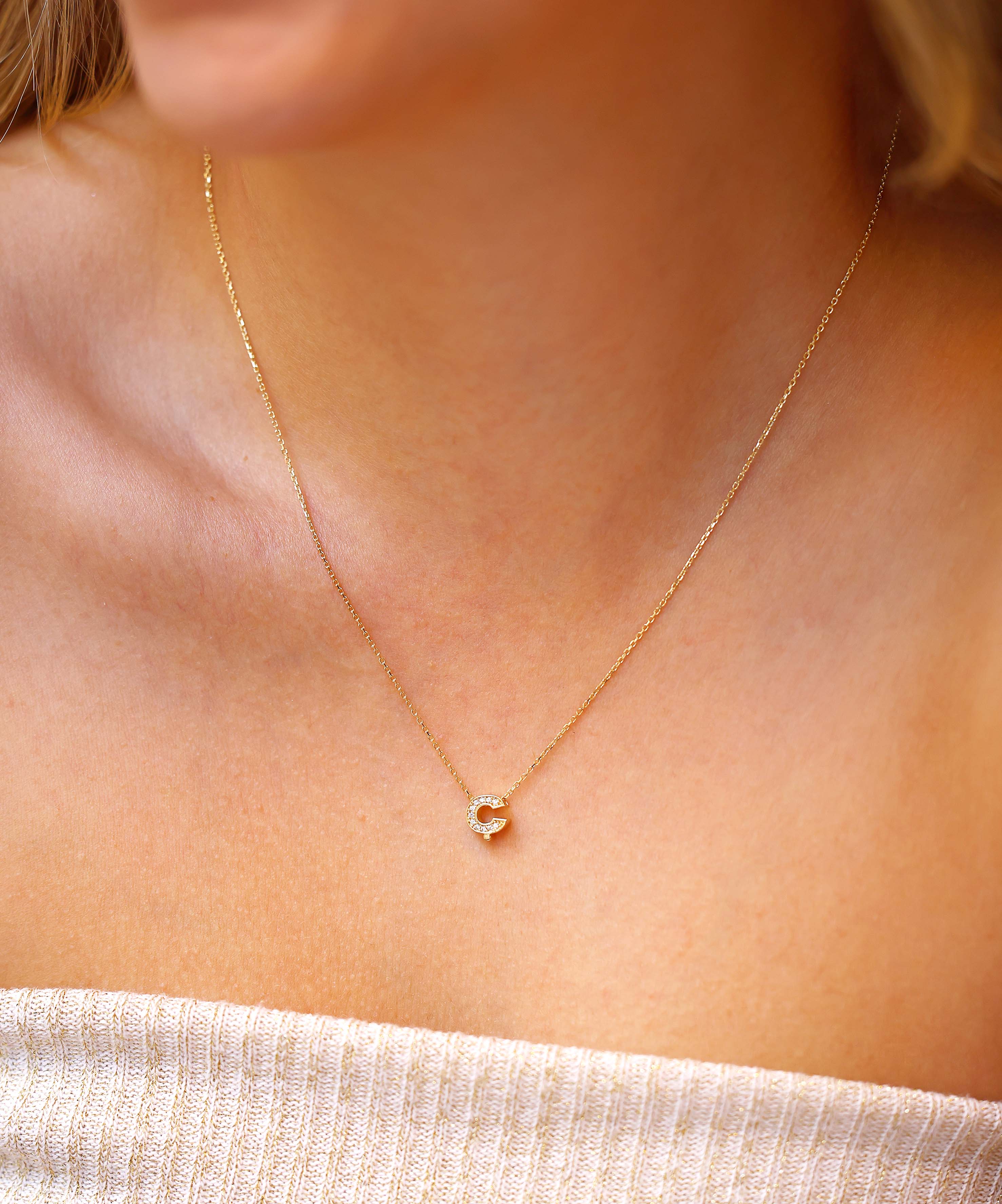 Altın Taşlı Ç Harf Kolye