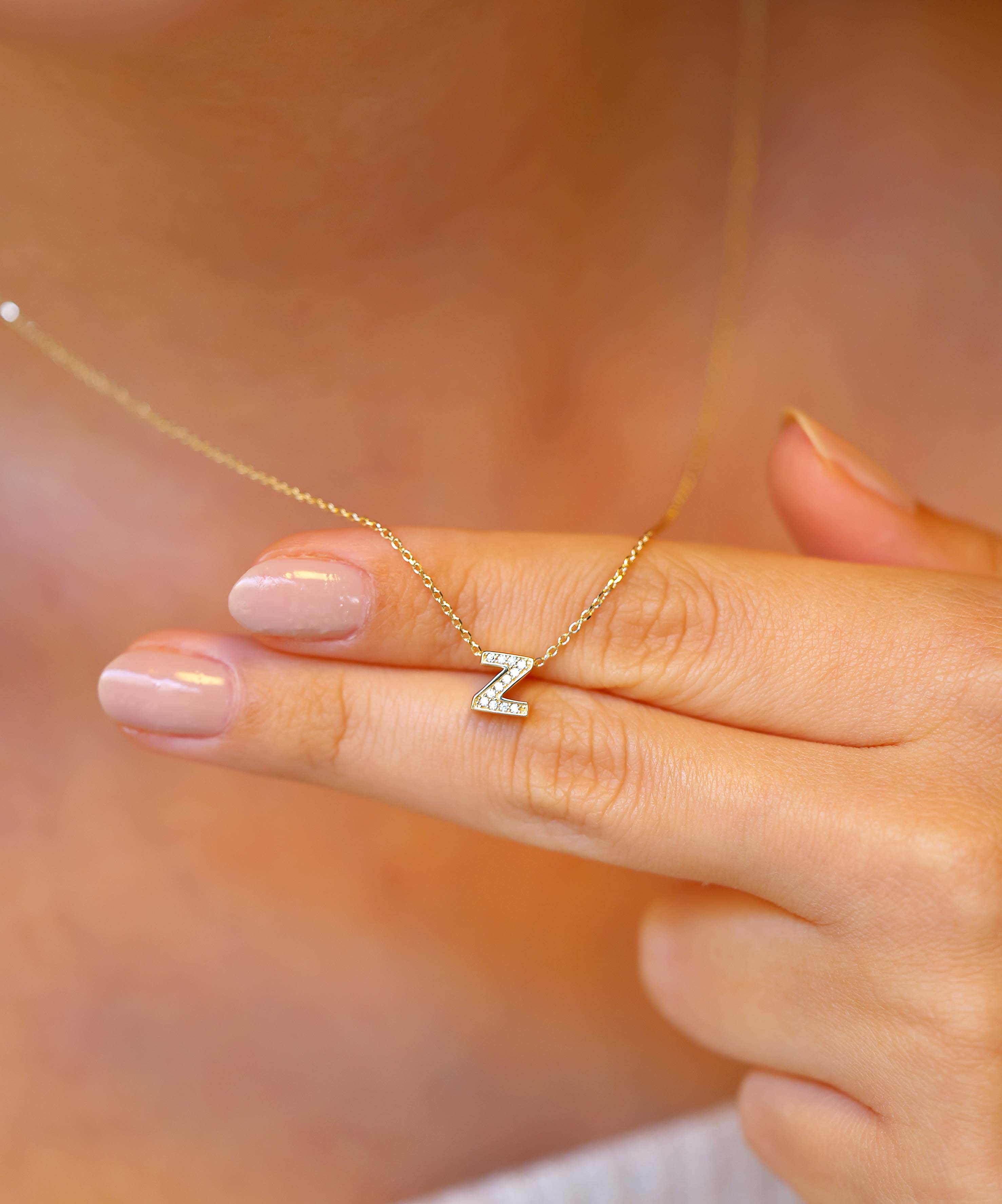 Altın Taşlı Z Harf Kolye