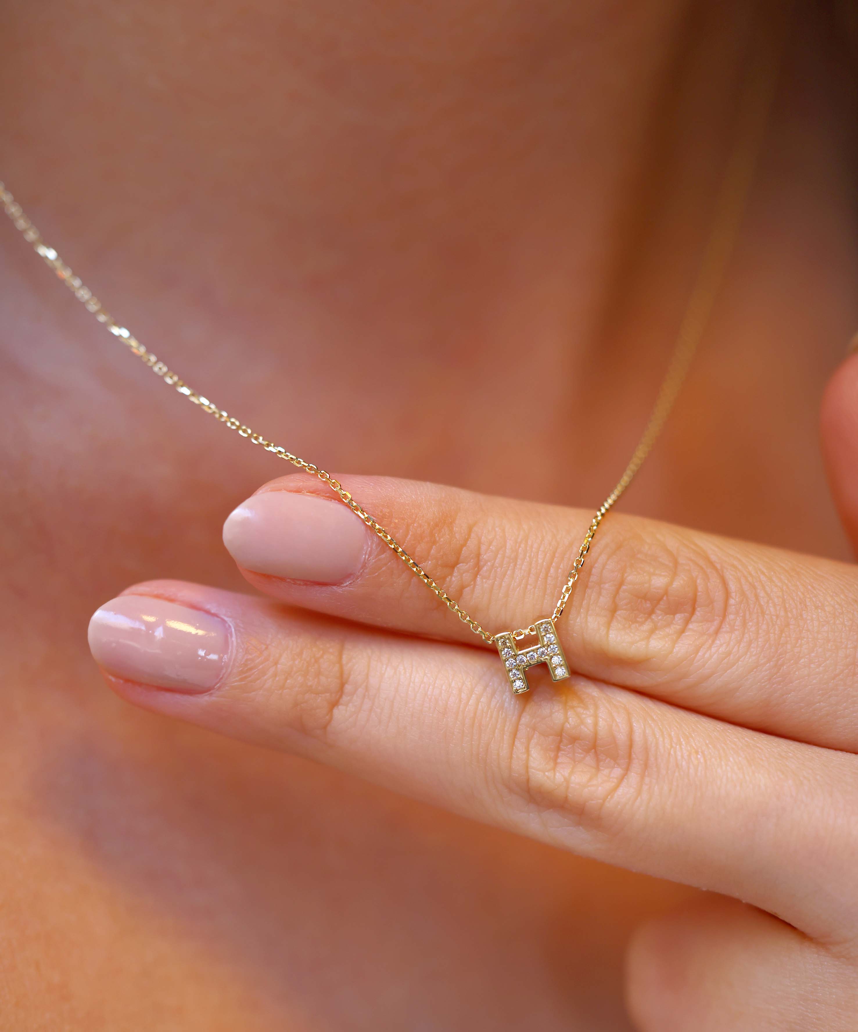 Altın Taşlı H Harf Kolye