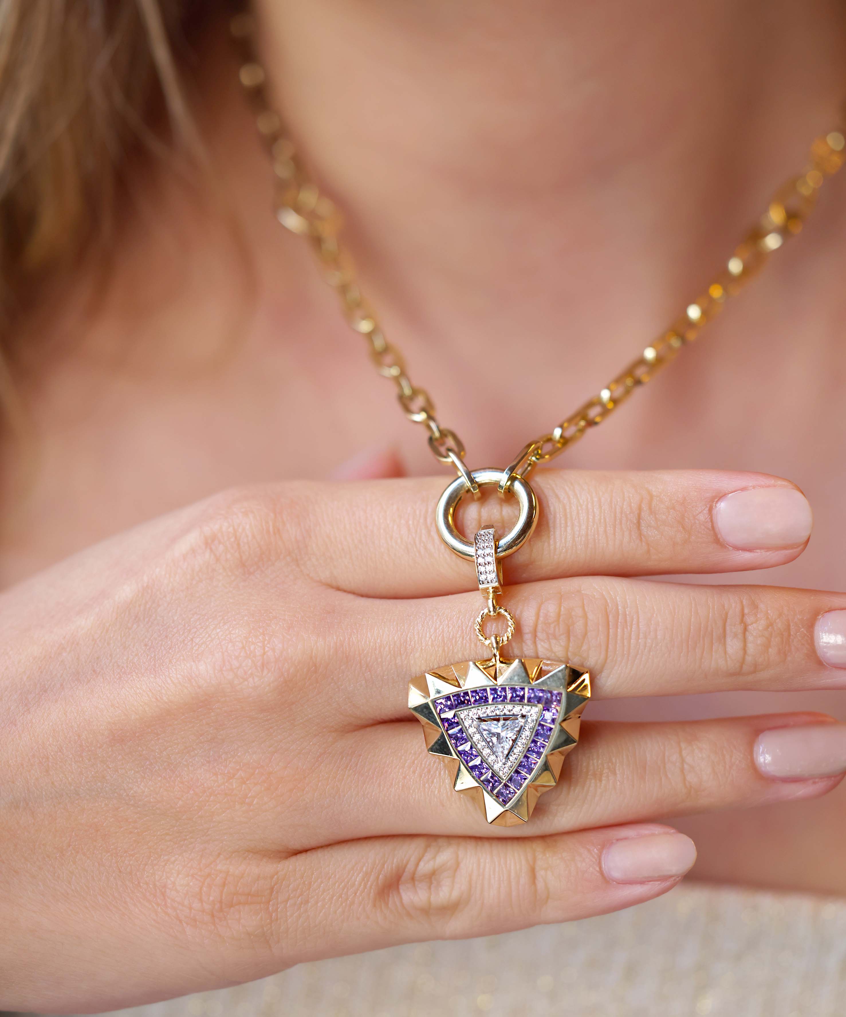 Altın Mor Taşlı Üçgen Kolye Ucu