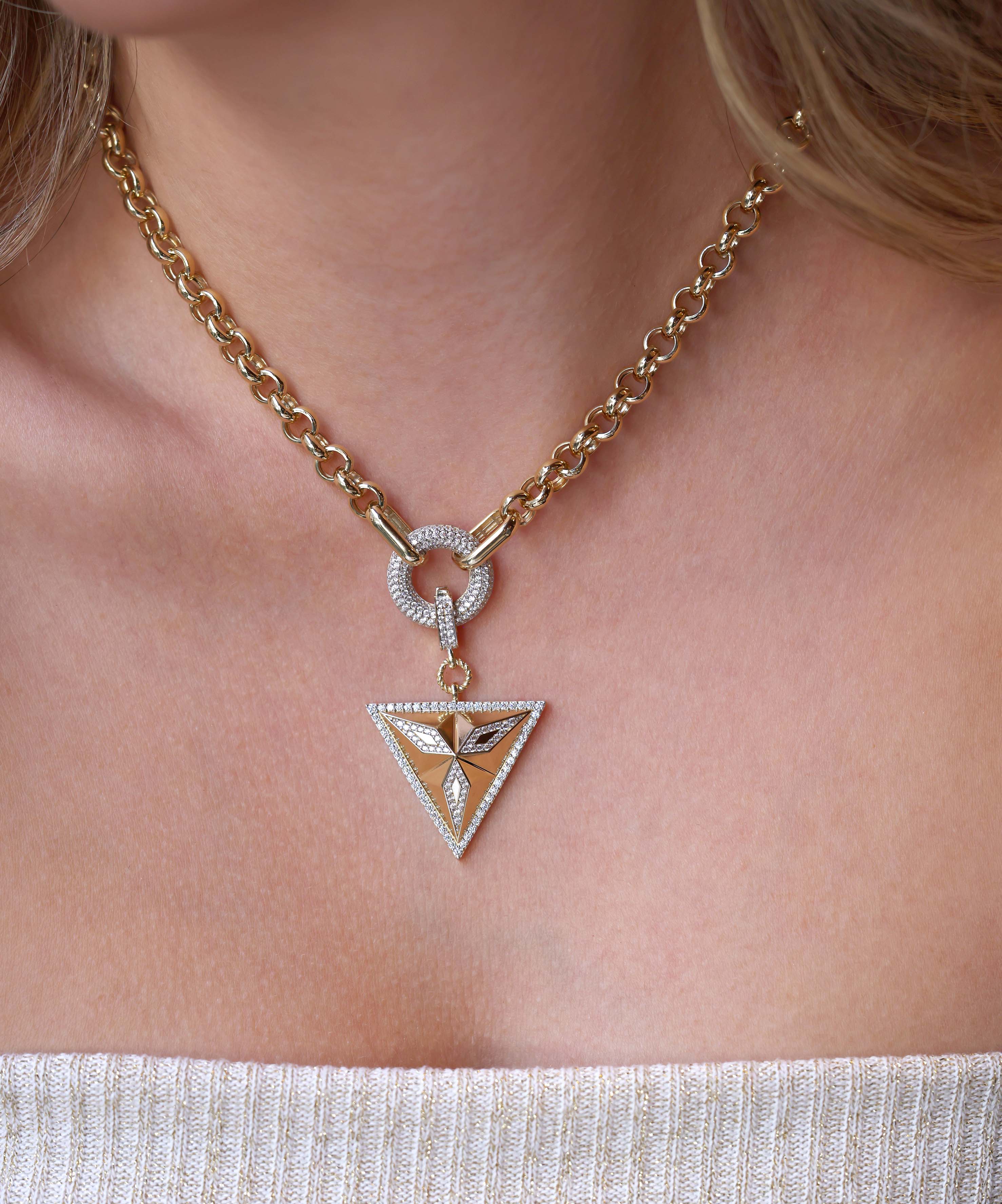 Altın Taşlı Üçgen Kolye Ucu