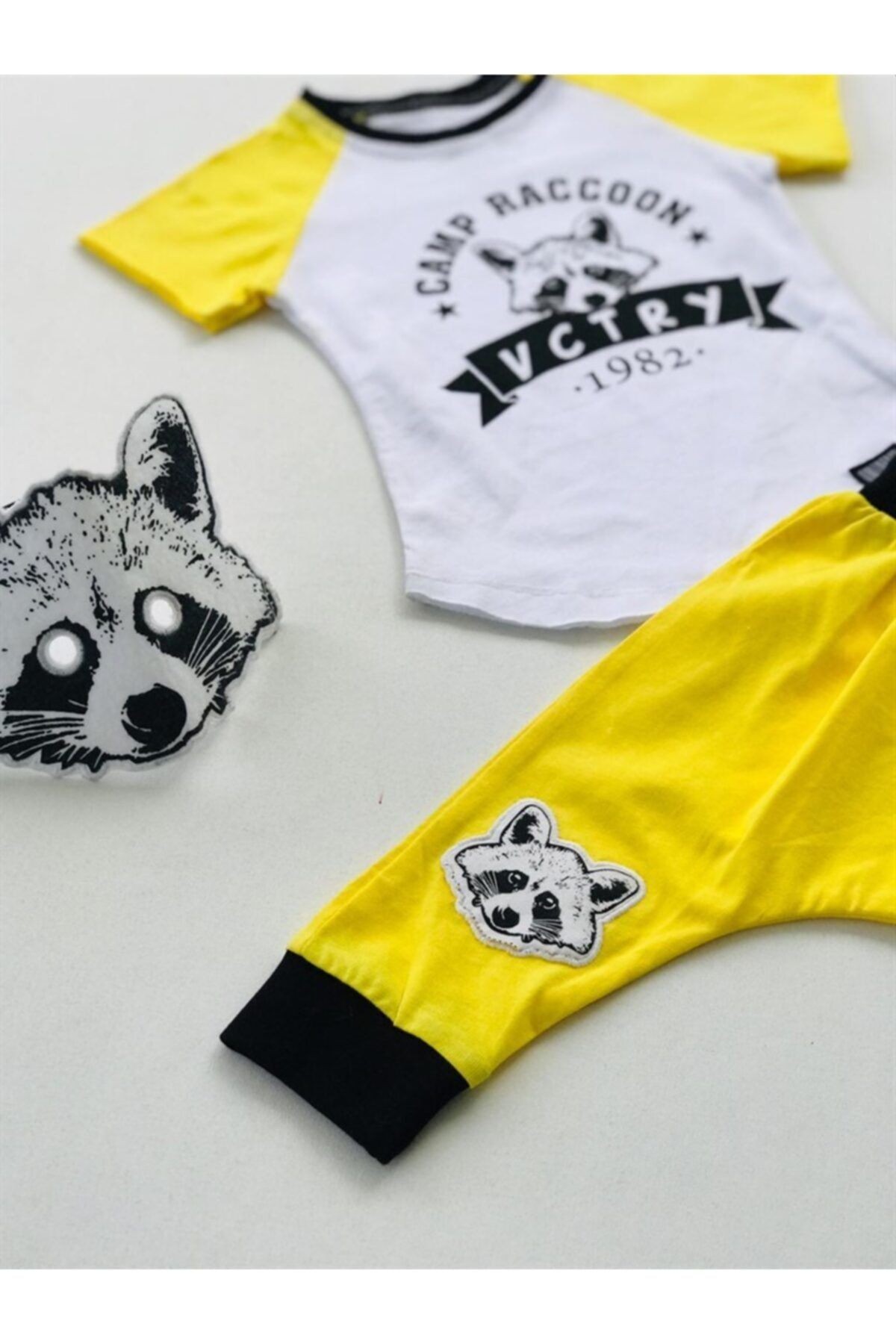 Camp Raccoon Maskeli Takım