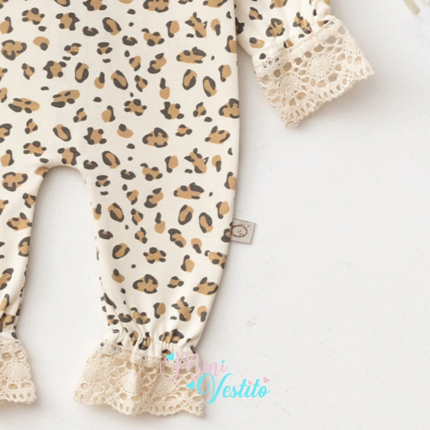 Leopar Desenli Dantelli Sırtı Çıtçıtlı Şapkalı Tulum