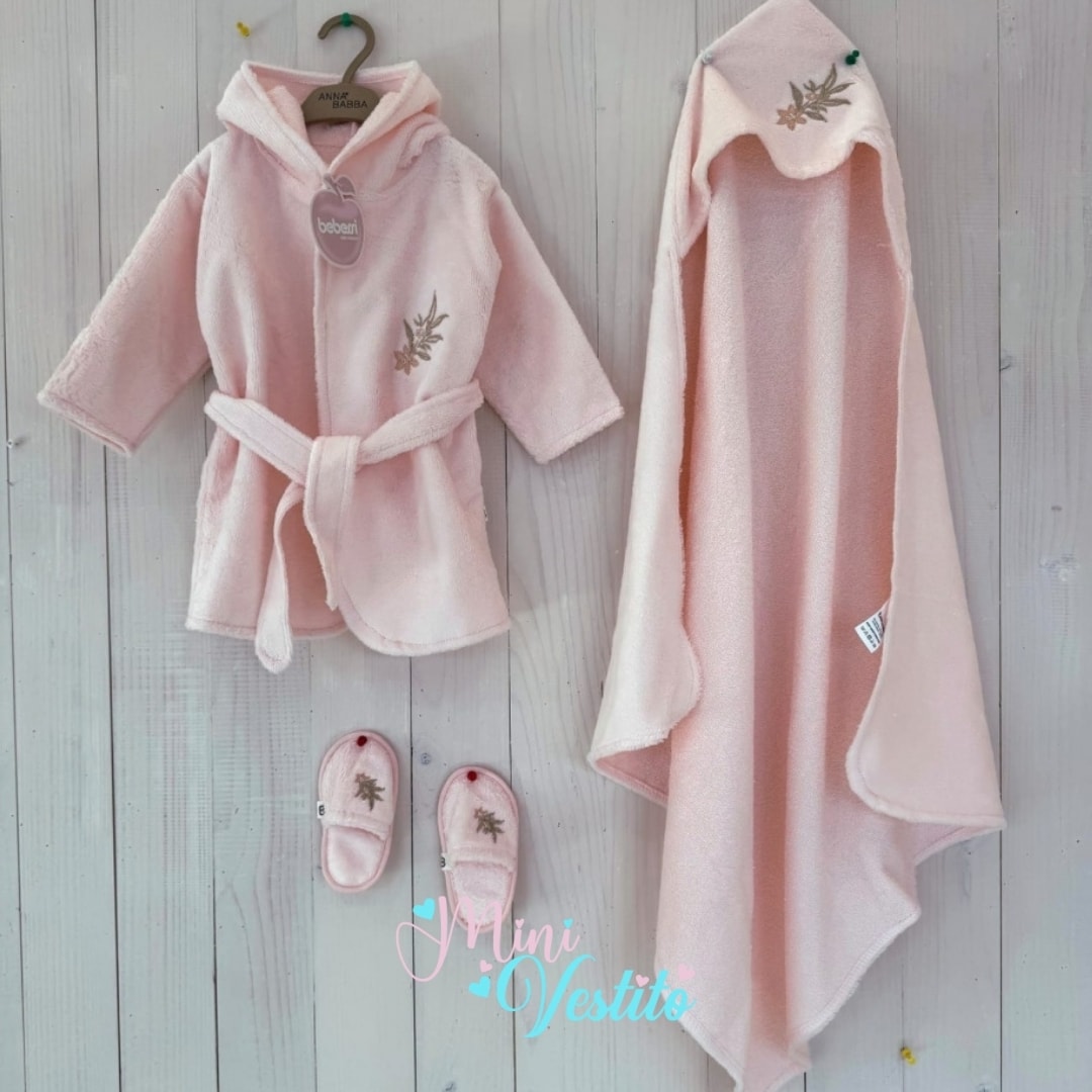 “Soft Touch Bebek Bornoz Takımı – 0/1 Yaş” 🛁✨