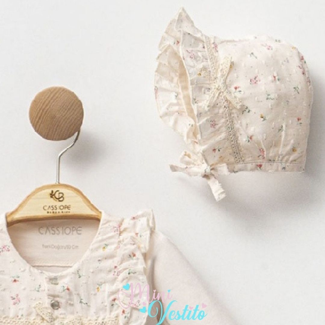 🌸 “Vintage Gül” 3’lü Kız Bebek Hastane Çıkışı Takımı – Pudra Çiçekli