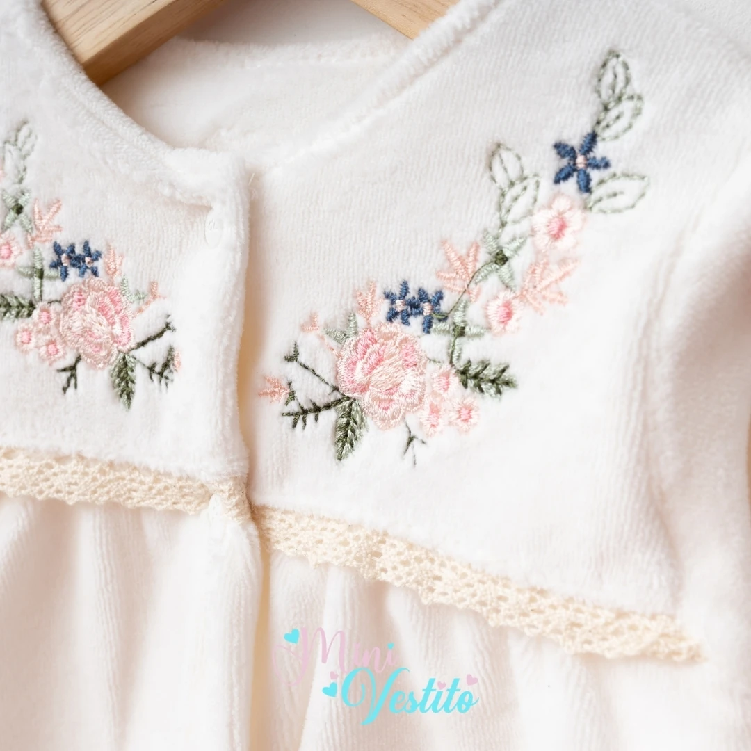 Sıra Çiçek Desenli % 100 Pamuk Kadife 5 Li Hastane Çıkışı