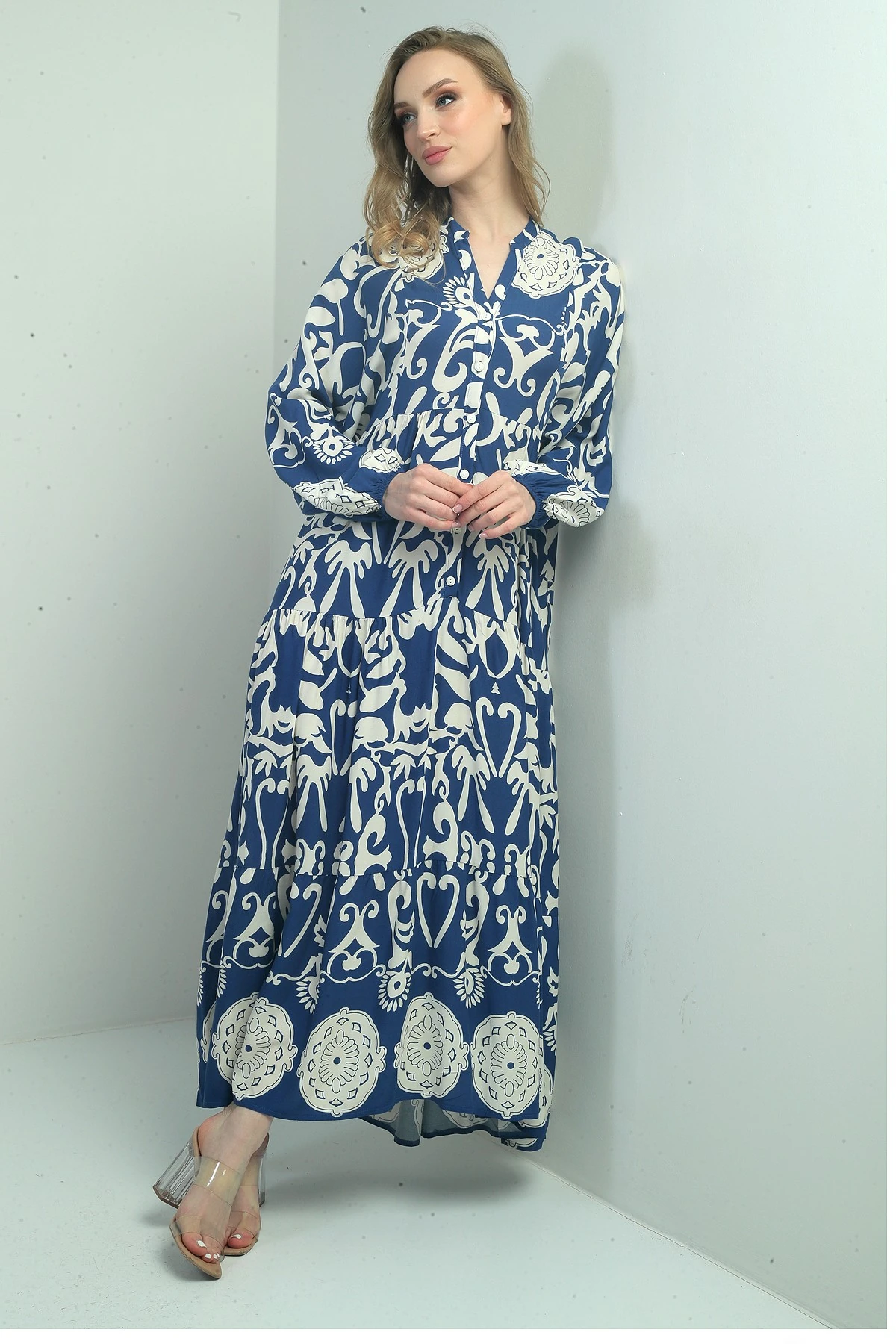 Kadın Hakim Yaka Önü Düğmeli Kol Ucu Lastikli Şal Desenli Uzun Tesettür Elbise