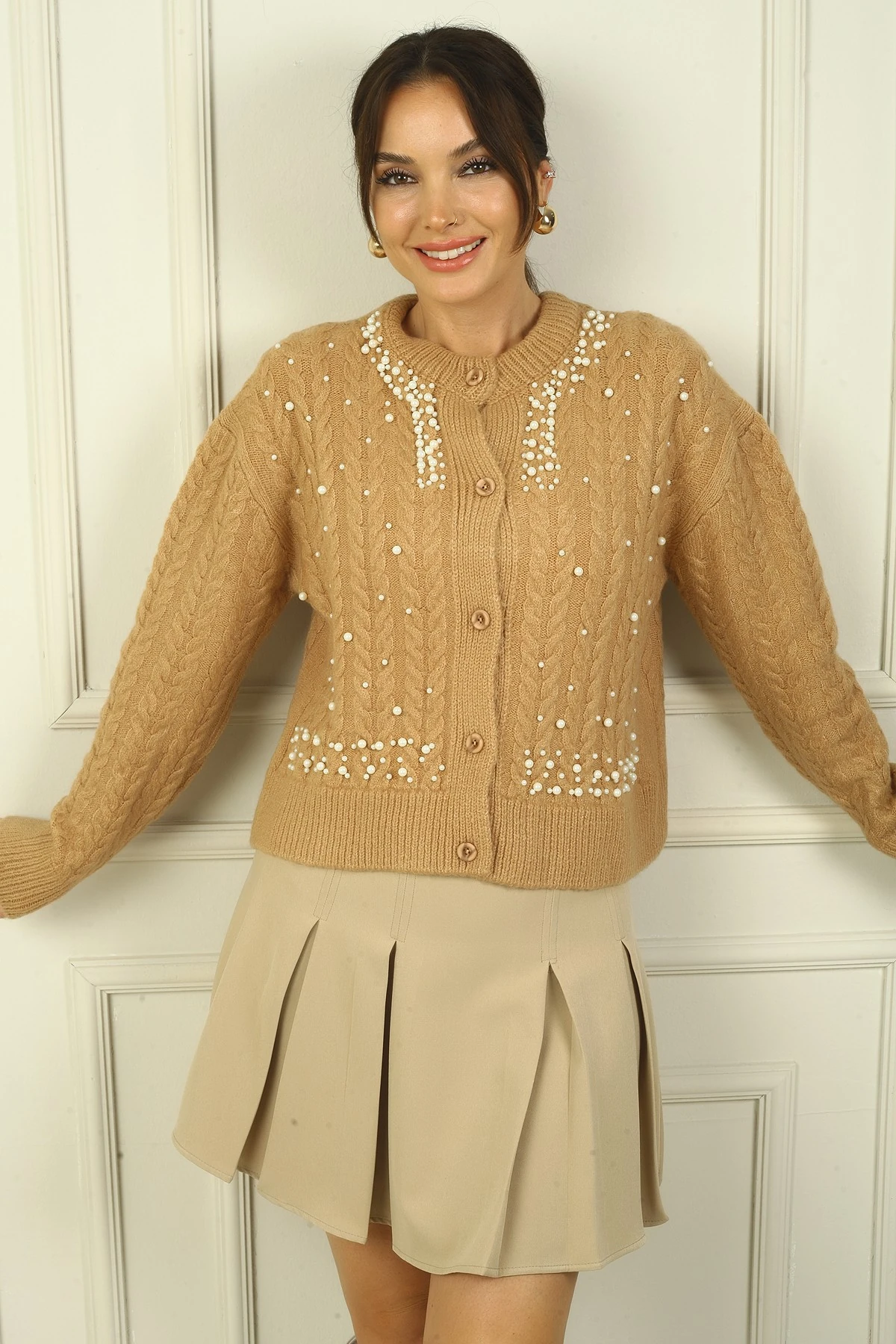 Kadın Önü Düğmeli İncili Saç Örgülü Akrilik Hırka