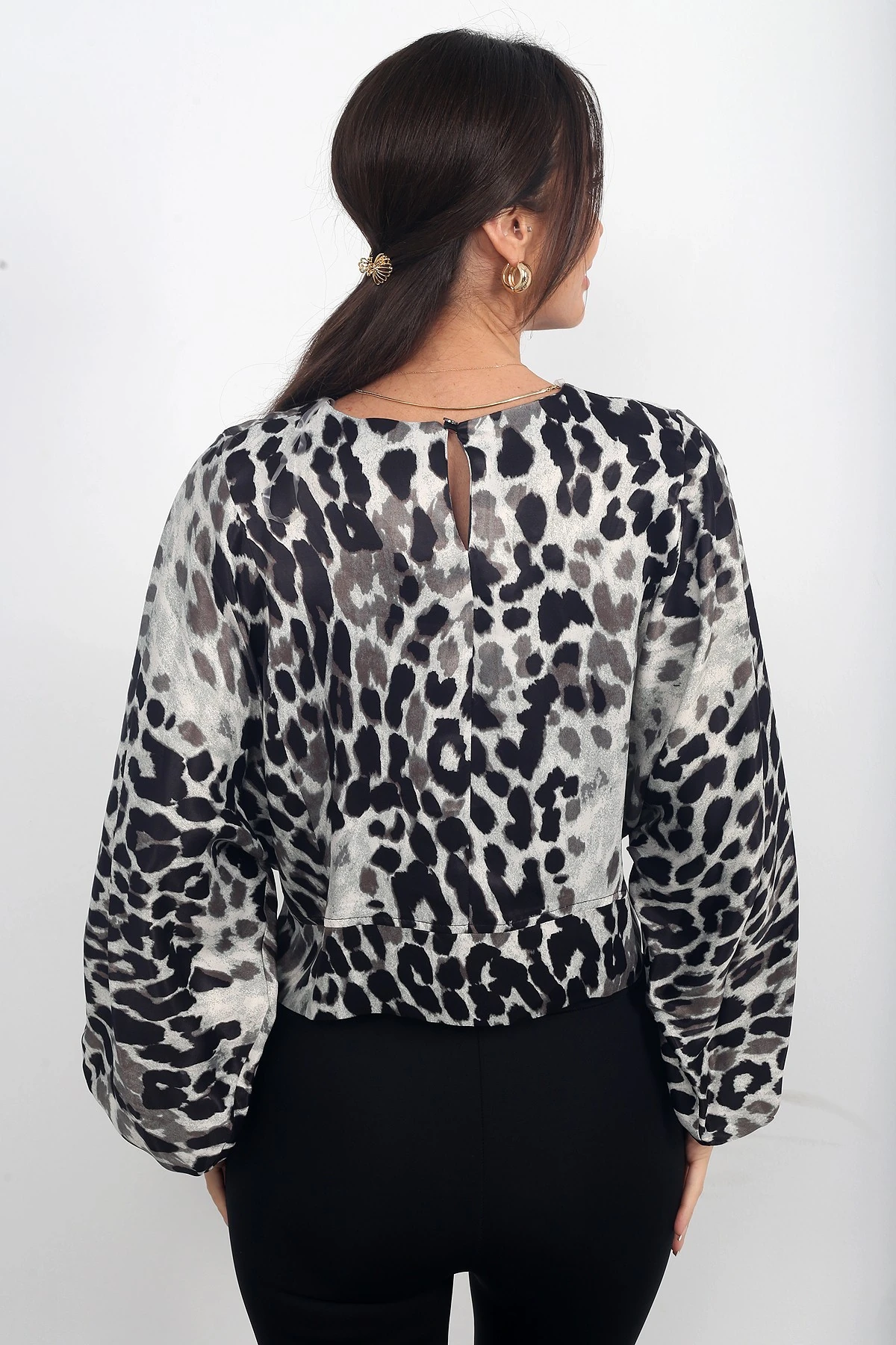 Kadın Uzun Yarasa Kollu Leopar Desenli Saten Bluz