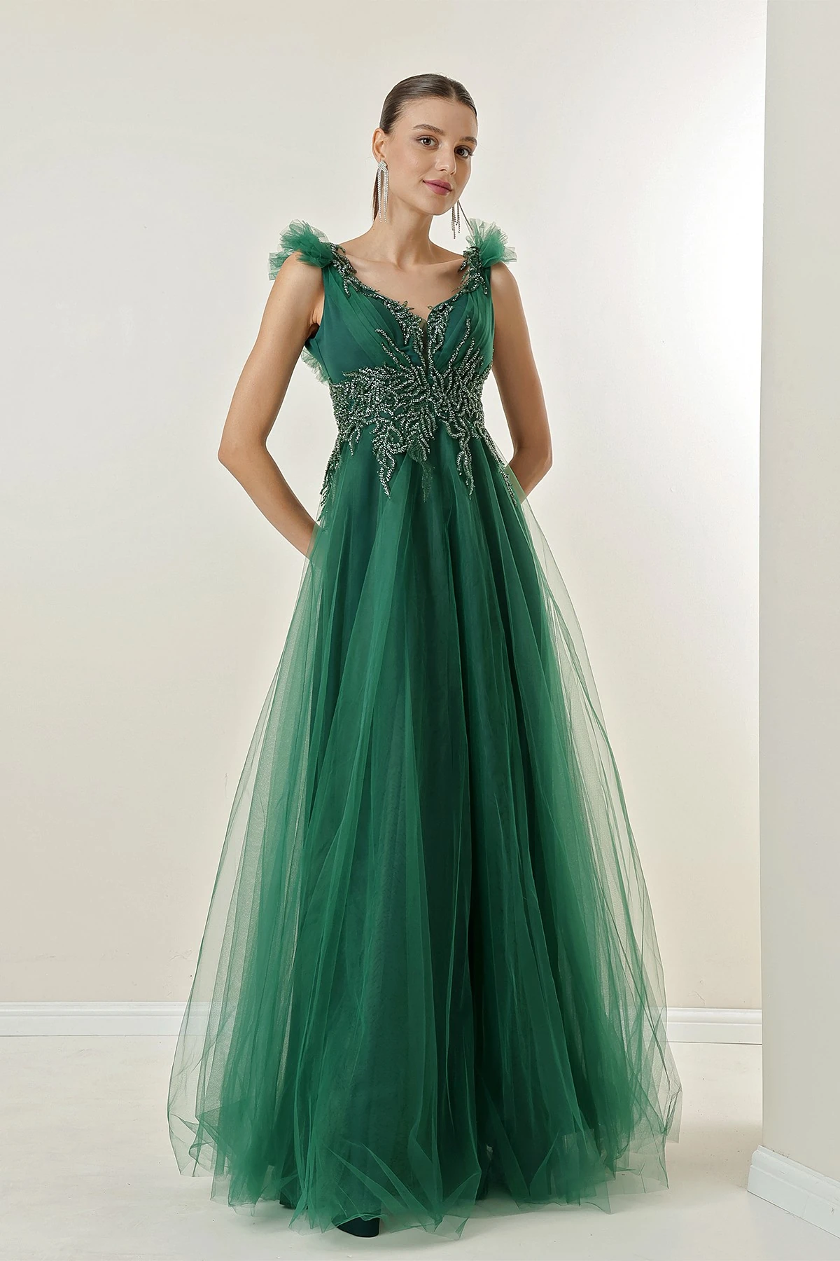 Arkası Bağlamalı Boncuk İşlemeli Astarlı Tül Uzun Elbise