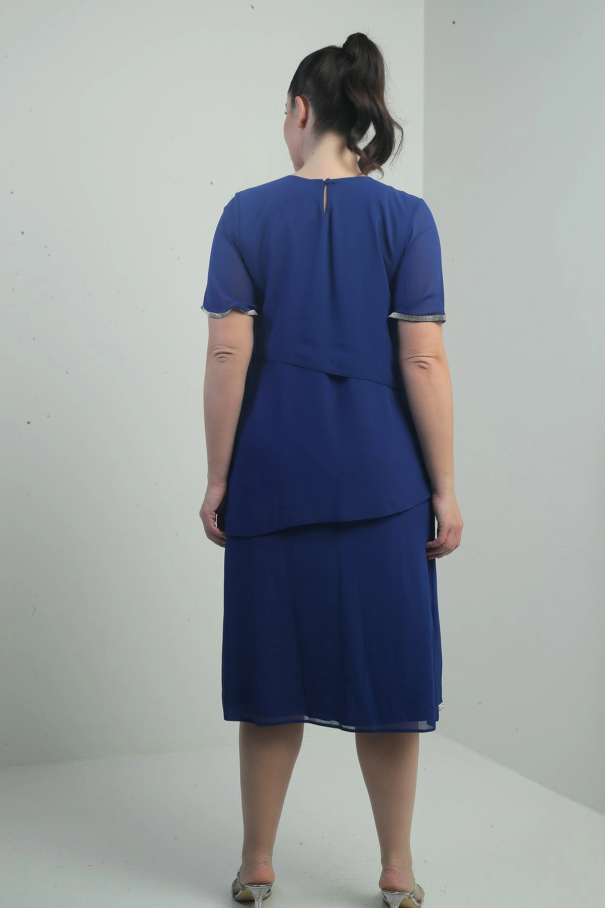 Kadın Taş Detaylı Astarlı Kısa Kollu 3 Kat Şifon Büyük Beden Elbise