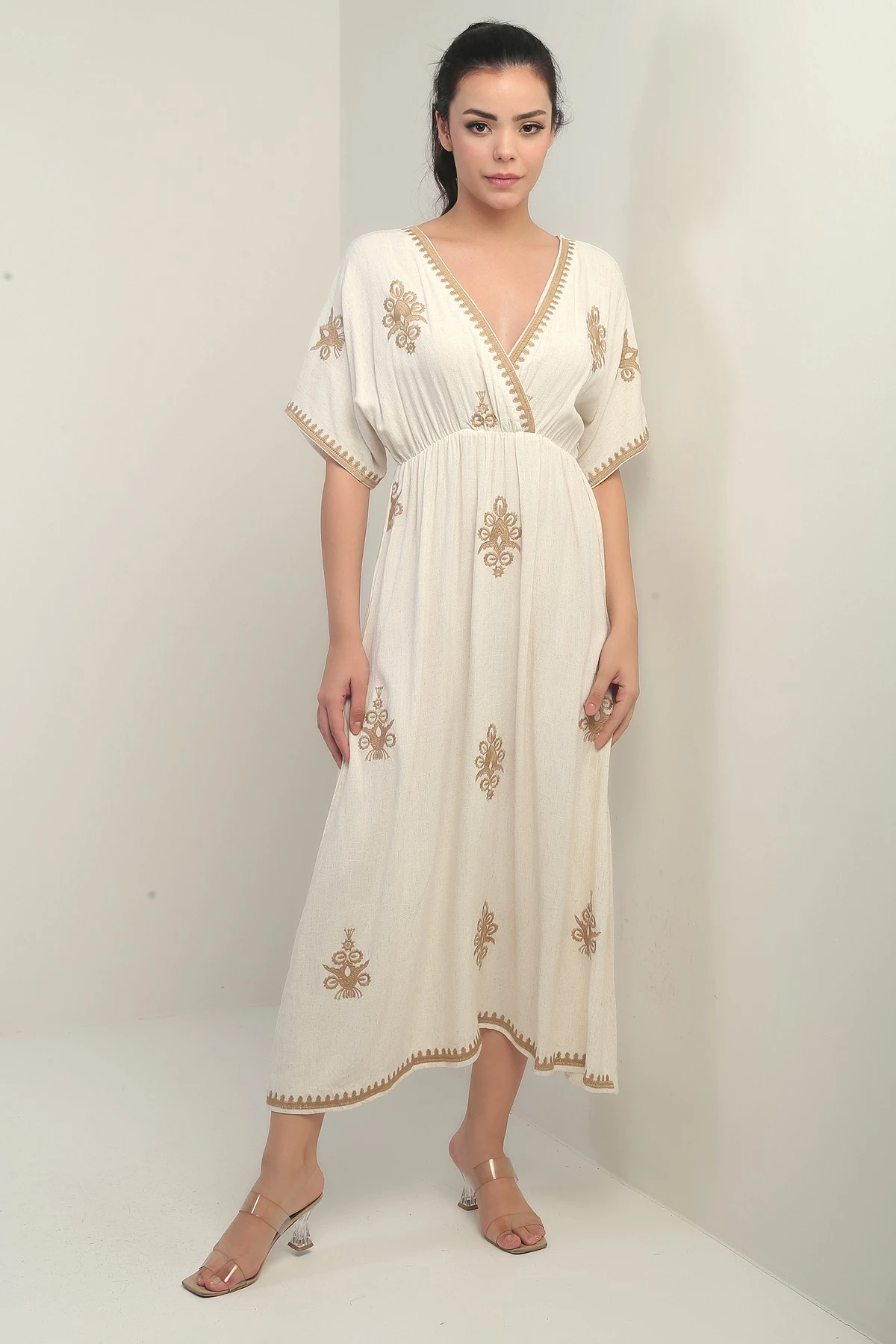 Kadın Kruvaze Yaka Arkası Bağcıklı Nakışlı Uzun Elbise