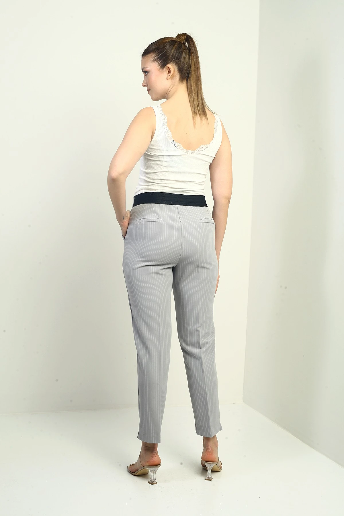 Kadın Beli Lastikli Cepli Boyuna Çizgili Dar Paça Pantolon