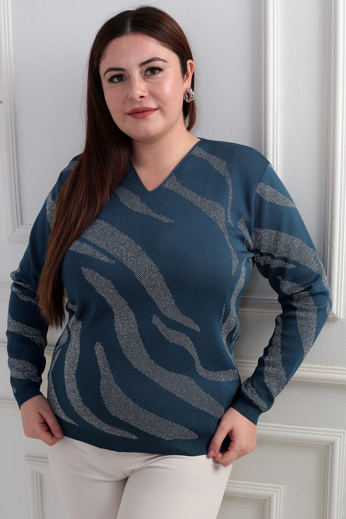 V Yaka Simli Zebra Desen Büyük Beden Bluz