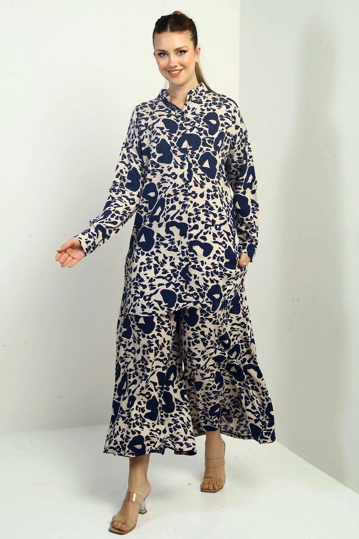 Kadın Yanları Yırtmaçlı Tunik Gömlek Beli Lastikli Cepli Palazzo Pantolon Karışık Desenli Oversize 2'li Takım