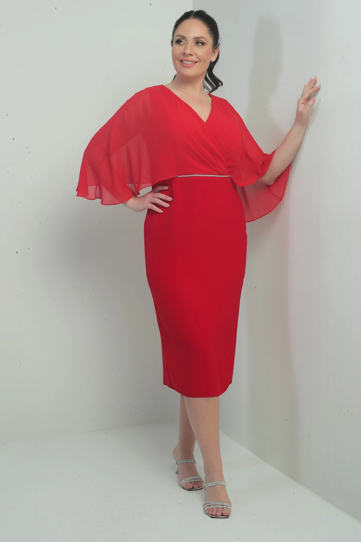Kadın V Yaka Üstü Şifon Drapeli Astarlı Beli Taşlı Büyük Beden Krep Midi Elbise