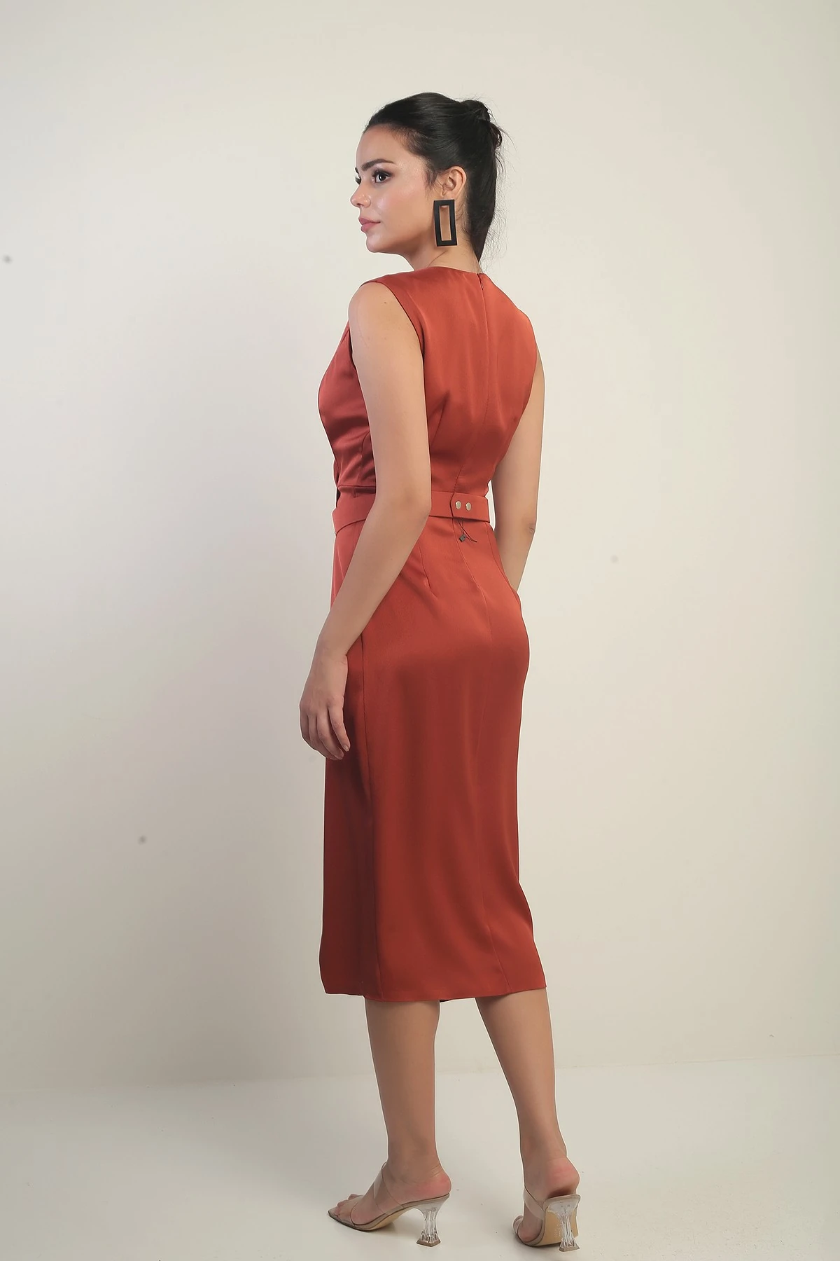 Kadın Kruvaze Yaka Önü Pileli Beli Kemerli Krep Saten Elbise