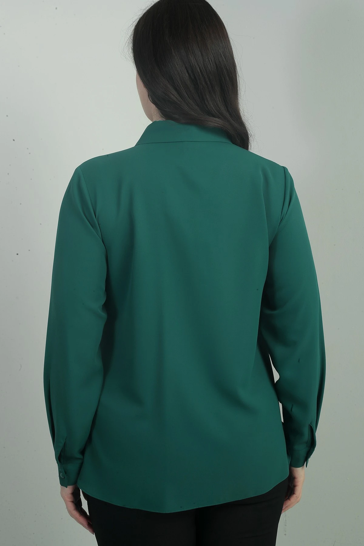 Kadın V Yaka Fularlı Krep Saten Büyük Beden Bluz