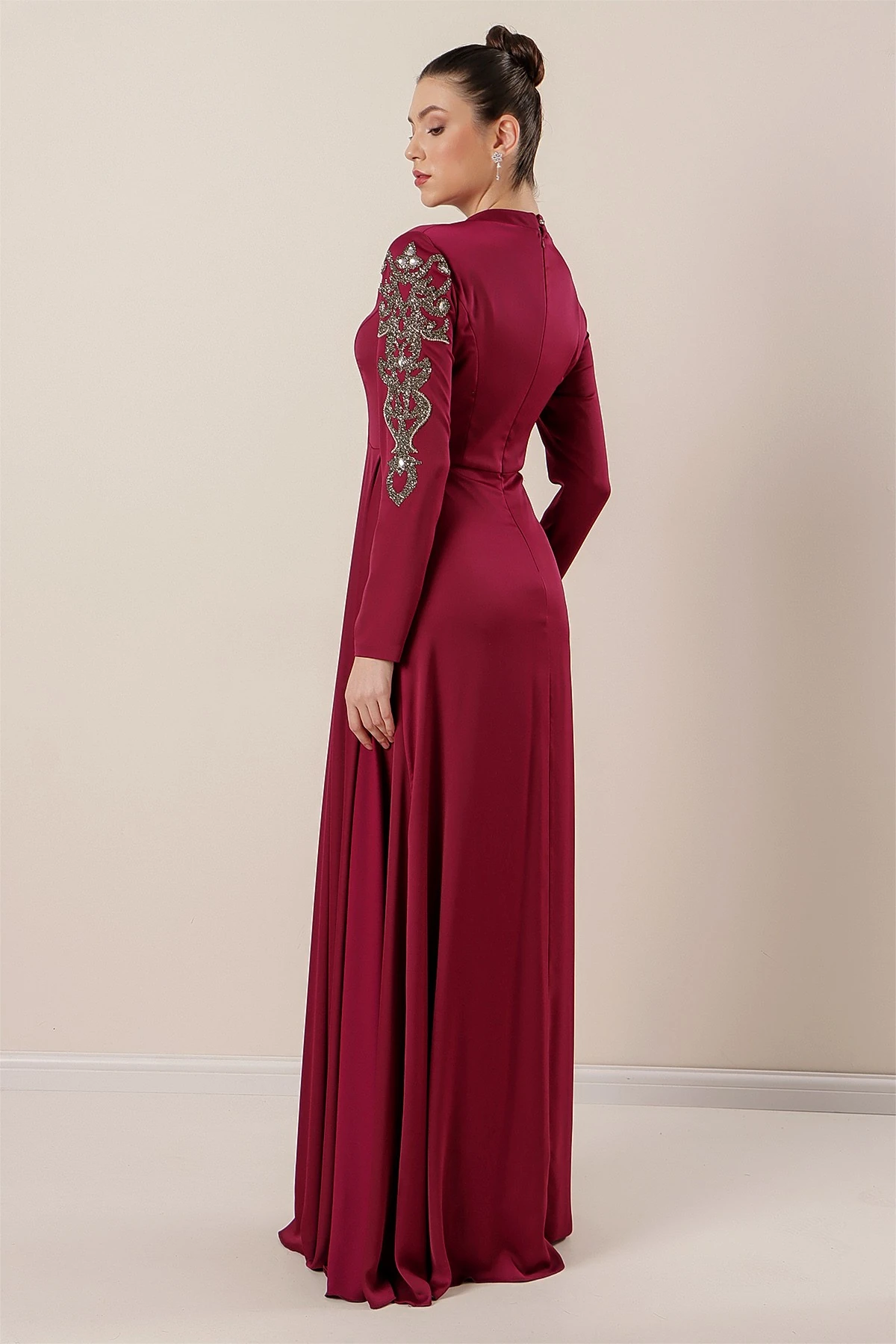 Taş İşlemeli Önü Büzgülü Astarlı Krep Saten Tesettür Elbise