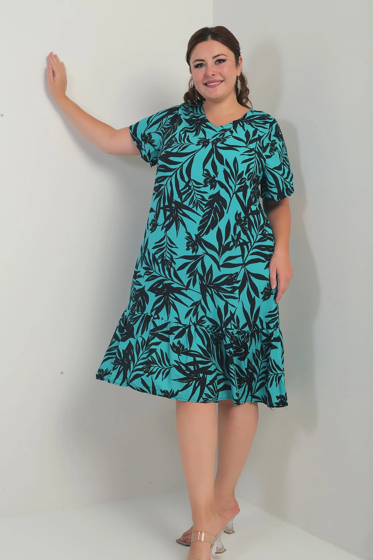 Kadın V Yaka Karışık Yaprak Desenli Cepli Eteği Fırfırlı Büyük Beden Elbise