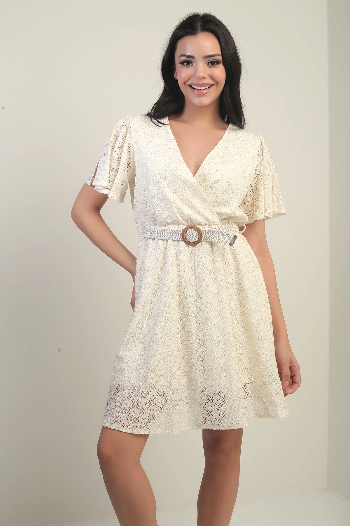 Kruvaze Yaka Beli Kemerli Astarlı Kol Volanlı Yırtmaçlı Dantel Elbise