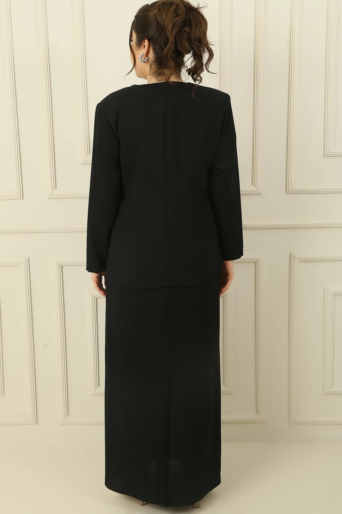 Kolsuz Astarlı Uzun Elbise Önü Varaklı Pullu Ceket Büyük Beden Krep 2'li Takım