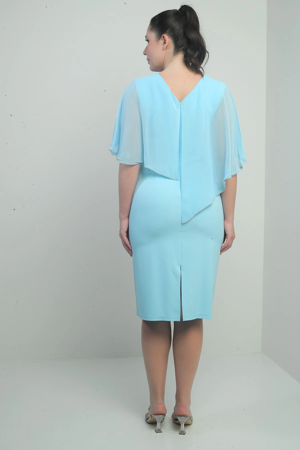 Kadın Ön Arka V Yaka Üstü Şifon Taş Detaylı Güllü Büyük Beden Krep Kısa Elbise