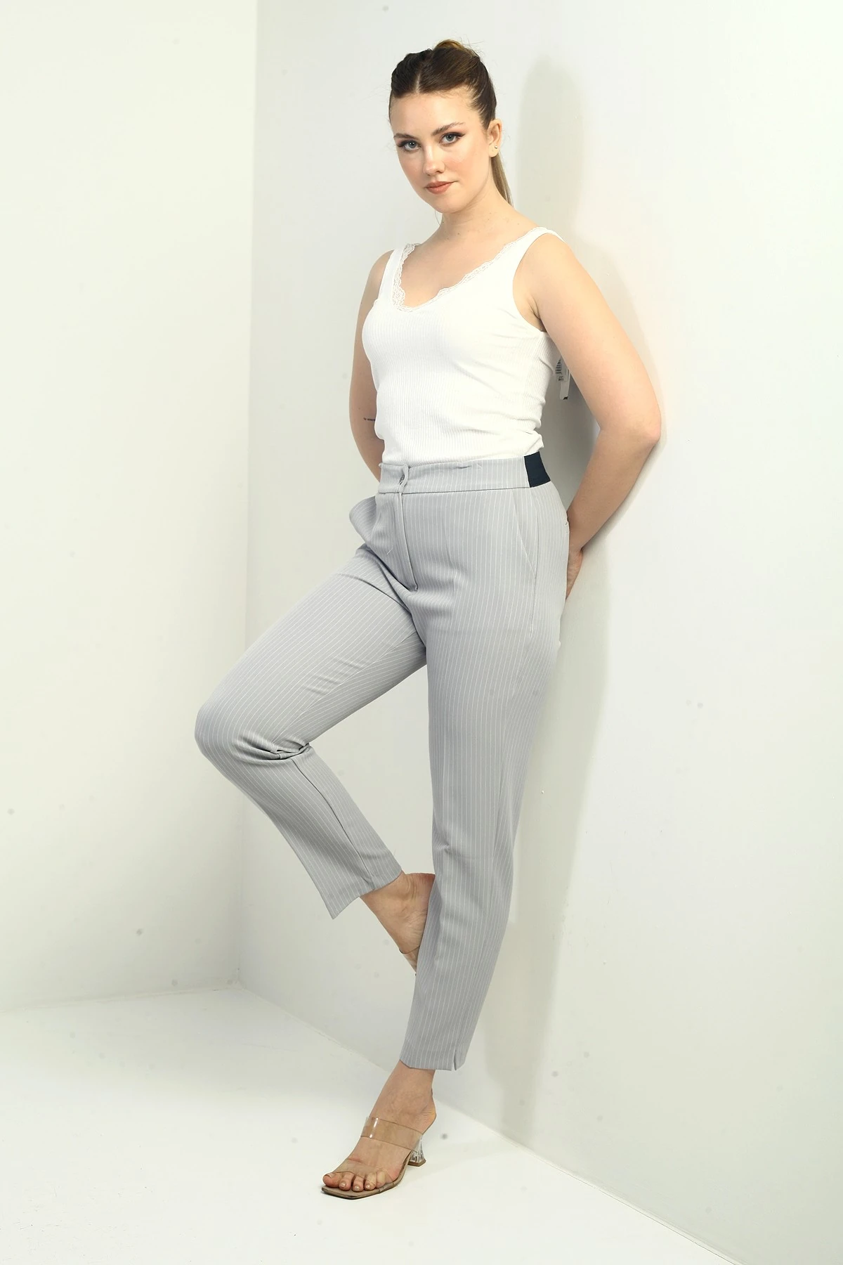 Kadın Beli Lastikli Cepli Boyuna Çizgili Dar Paça Pantolon