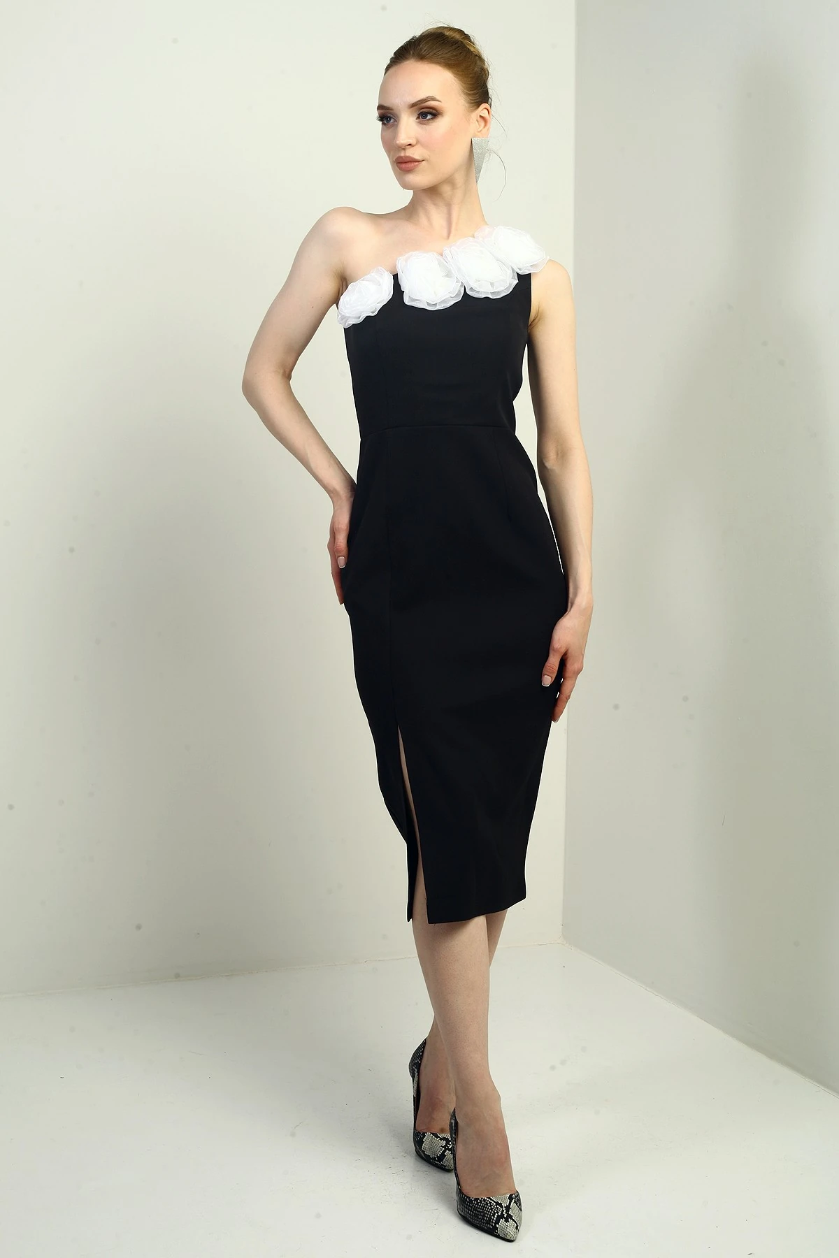 Kadın Tek Omuzlu Çiçek Detaylı Yaka Önü Yırtmaçlı Krep Midi Elbise