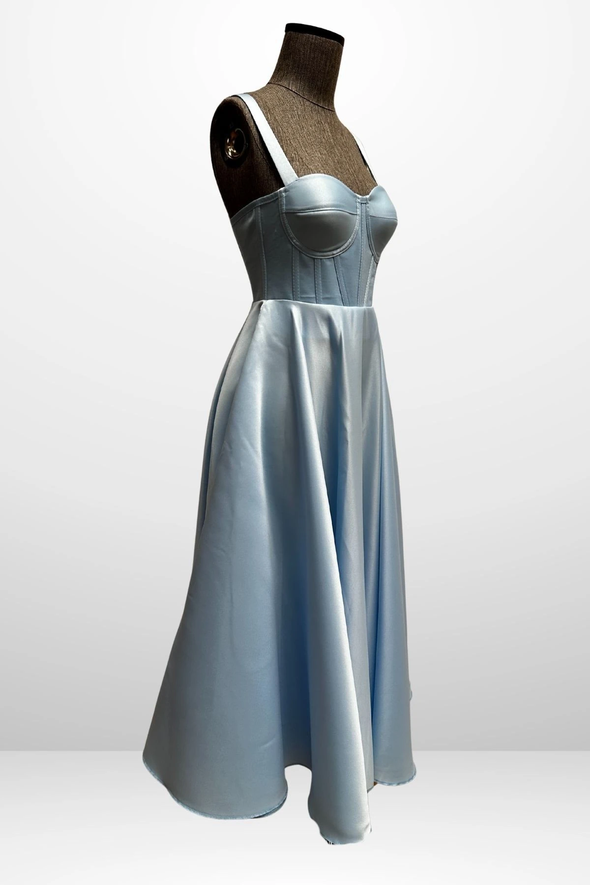 Kadın Askılı Sırtı İpli Korsajlı Saten Kloş Midi Elbise