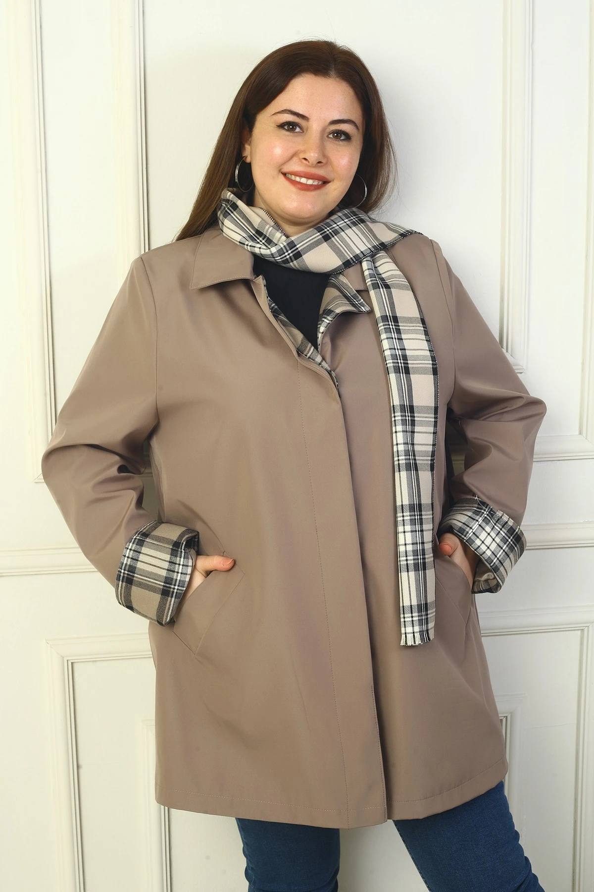 Kadın Önü Gizli Düğmeli Cepli Kruvaze Yaka Trençkot Kaban