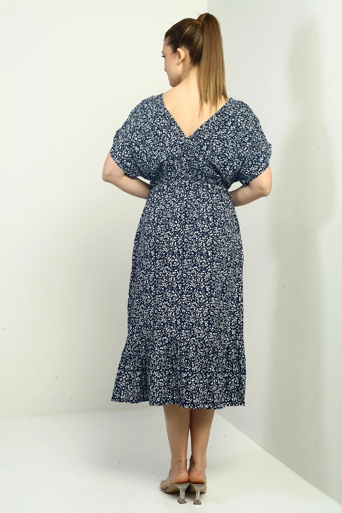 Kadın Ön Arka V Yaka Yarasa Kollu Mini Çiçekli Cepli Fırfırlı Elbise